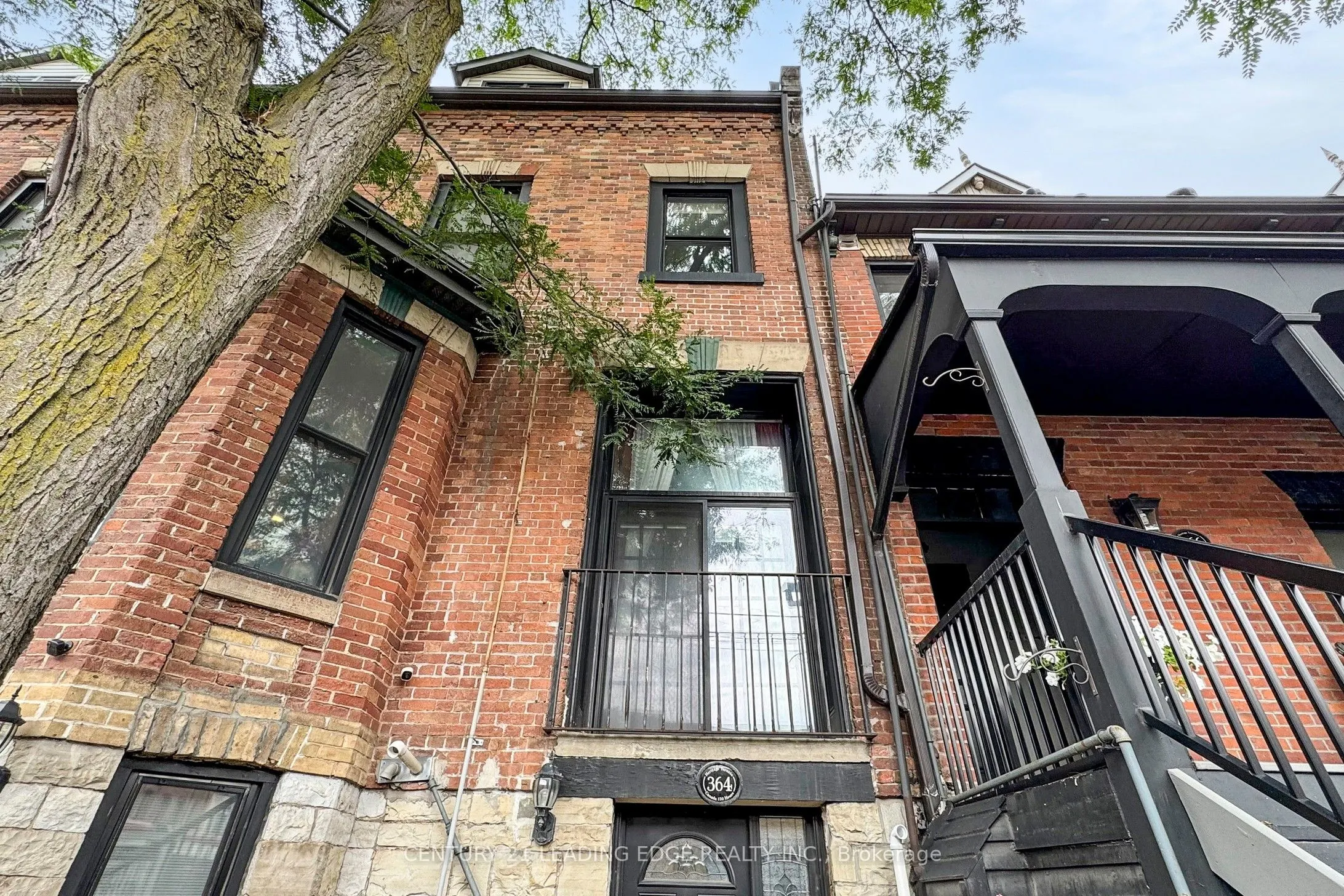 364 Dundas Street E, #4
