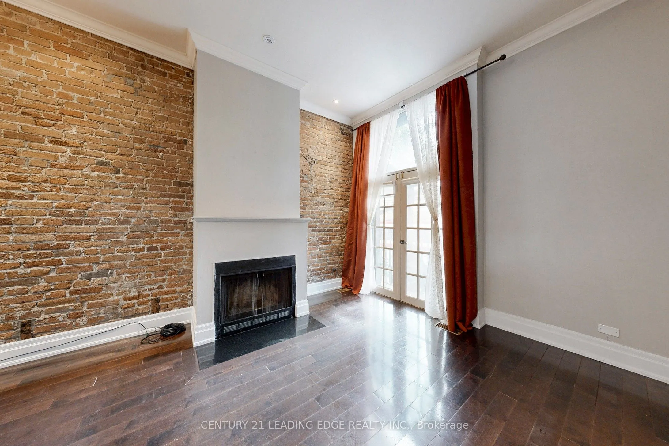 364 Dundas Street E, #4