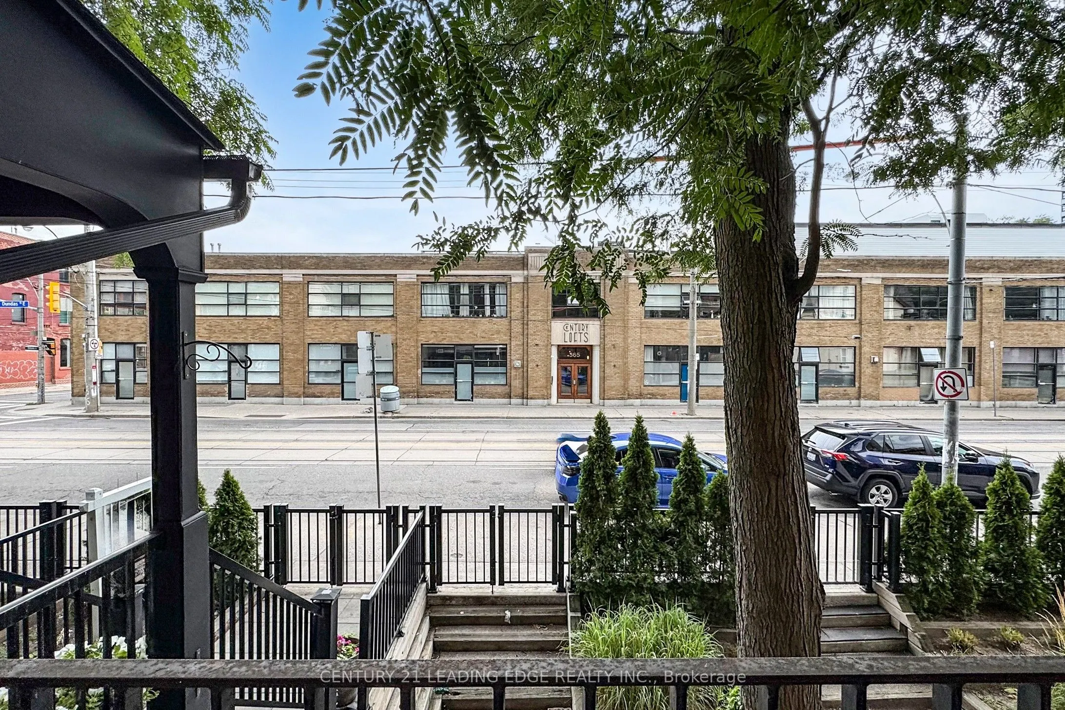 364 Dundas Street E, #4