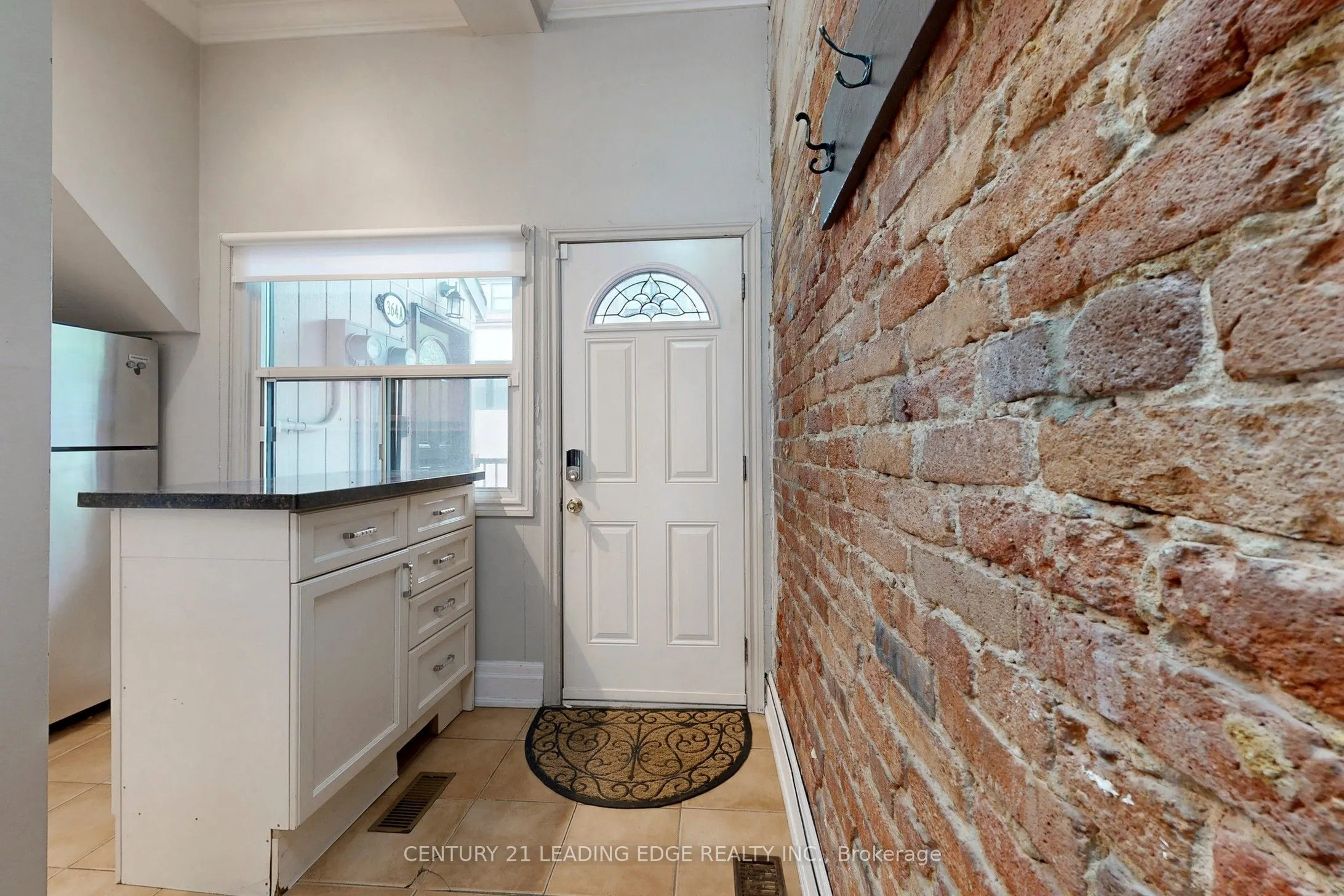 364 Dundas Street E, #4