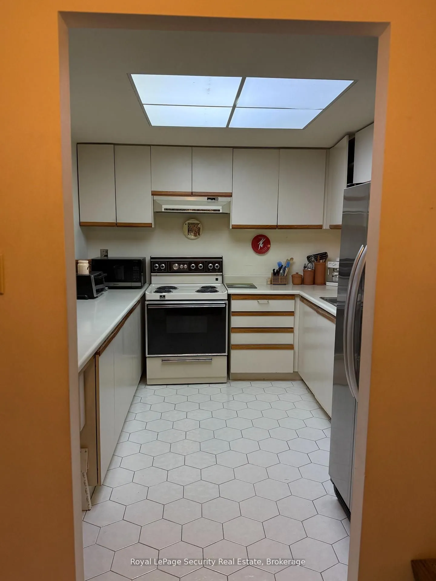 20 Glebe Road W, #10