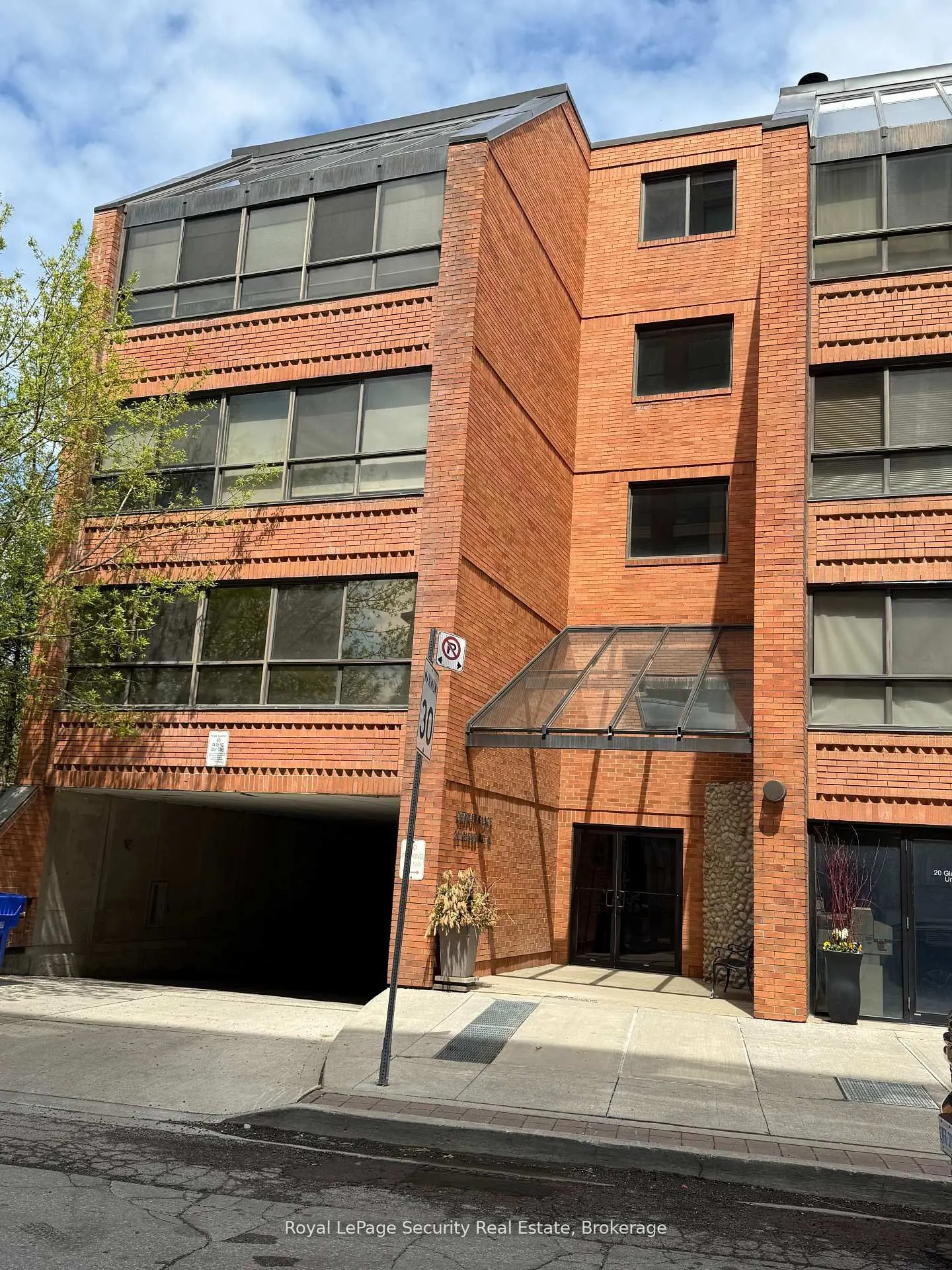 20 Glebe Road W, #10