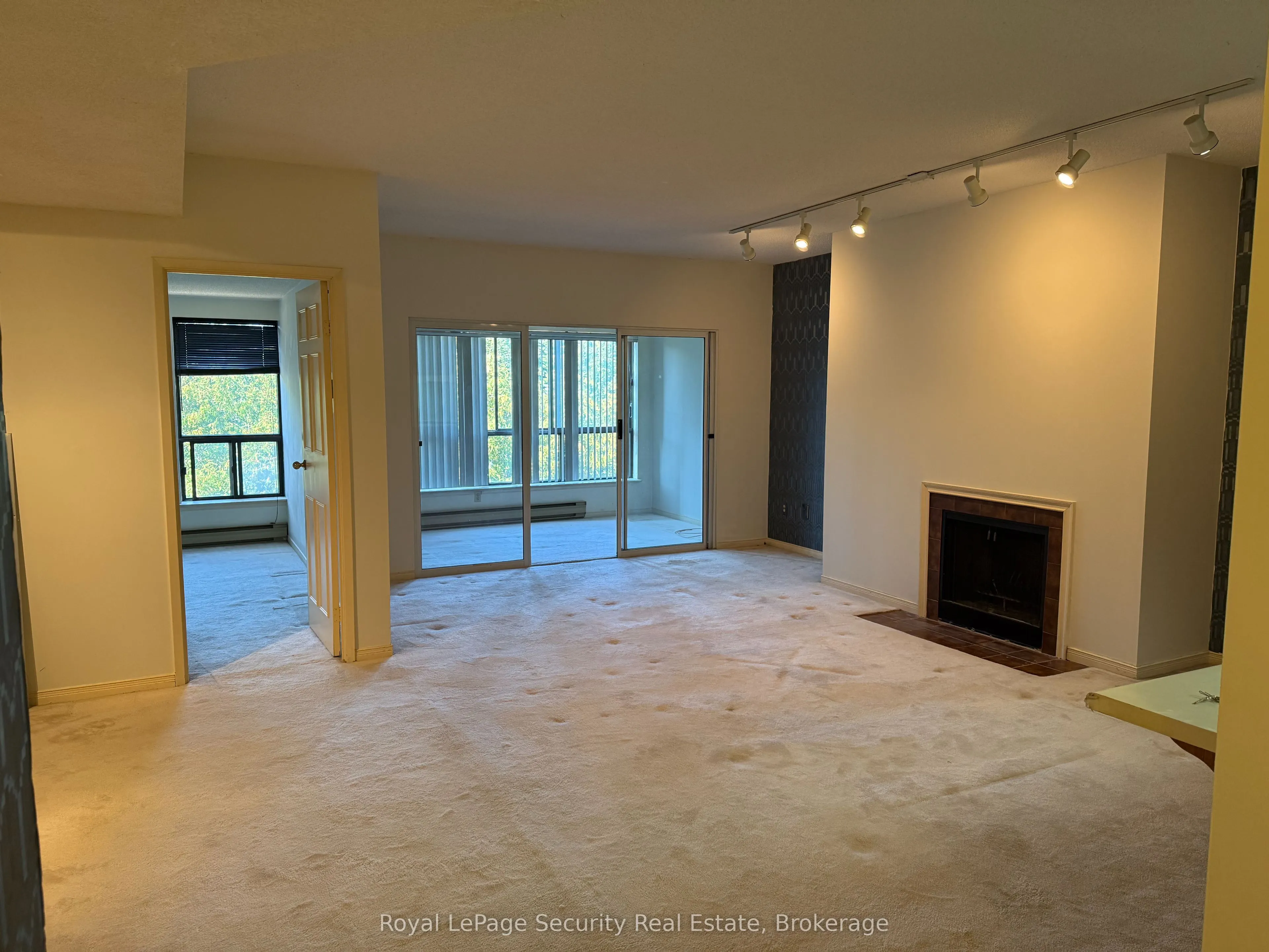 20 Glebe Road W, #10