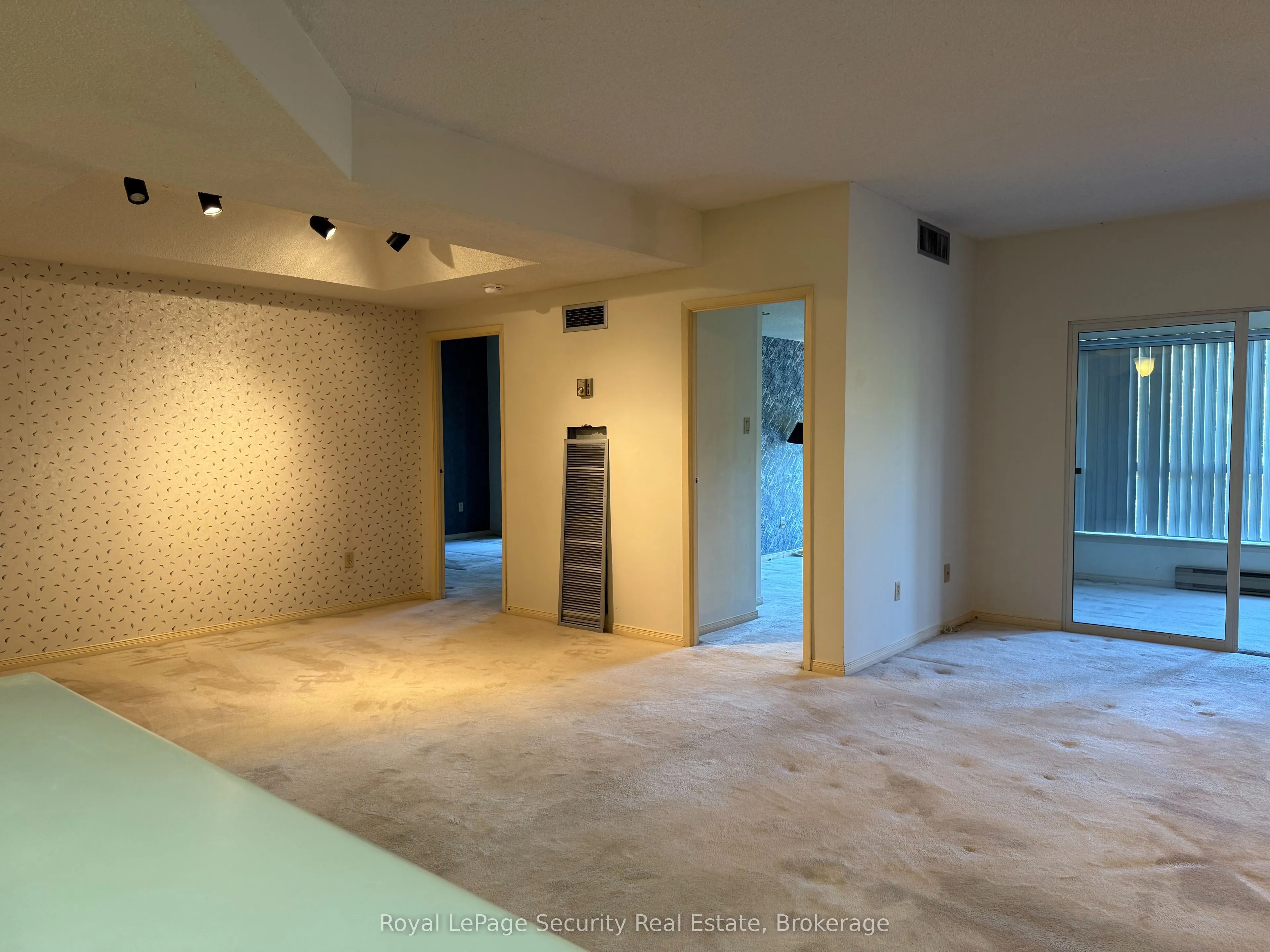 20 Glebe Road W, #10