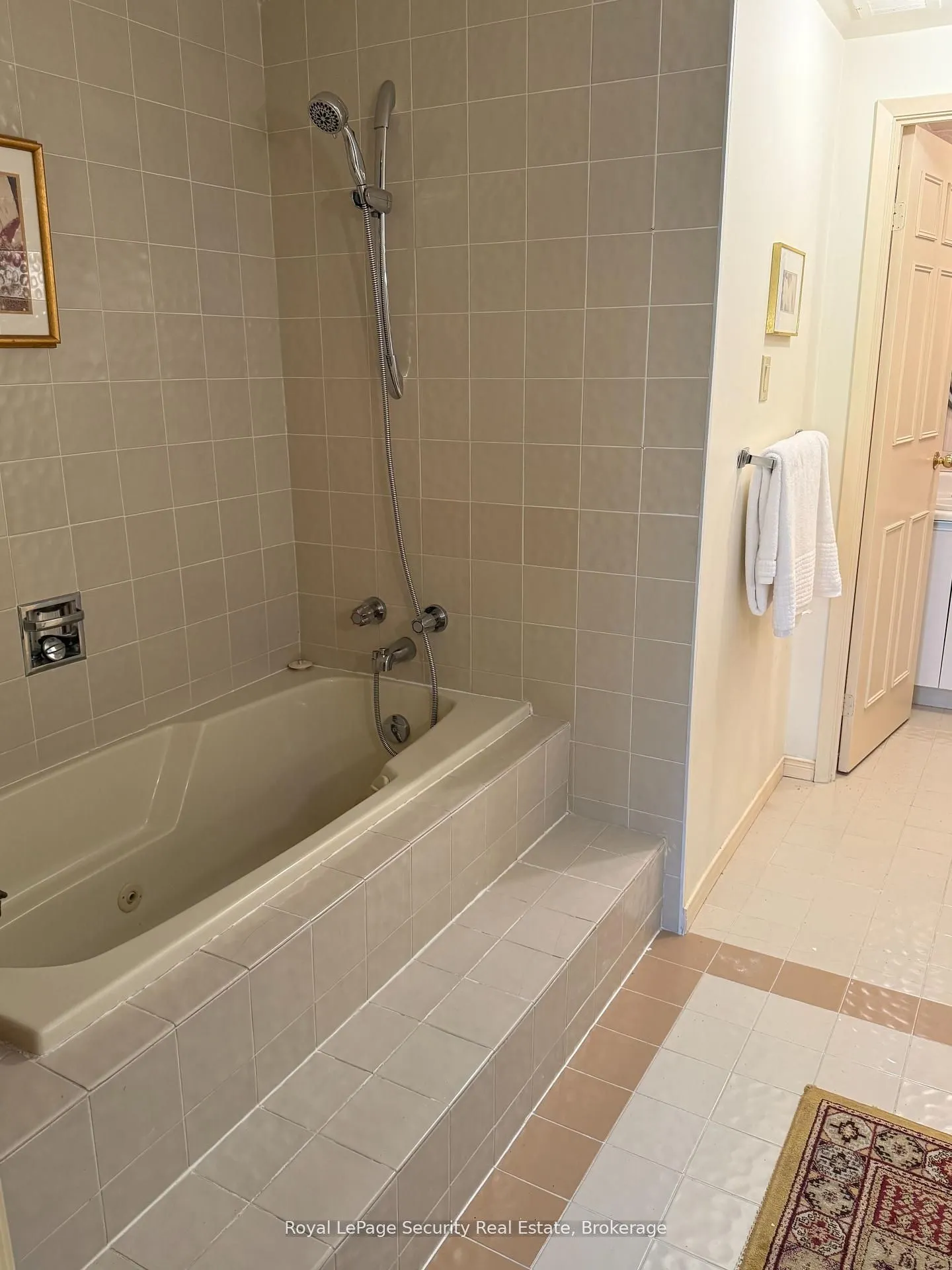 20 Glebe Road W, #10