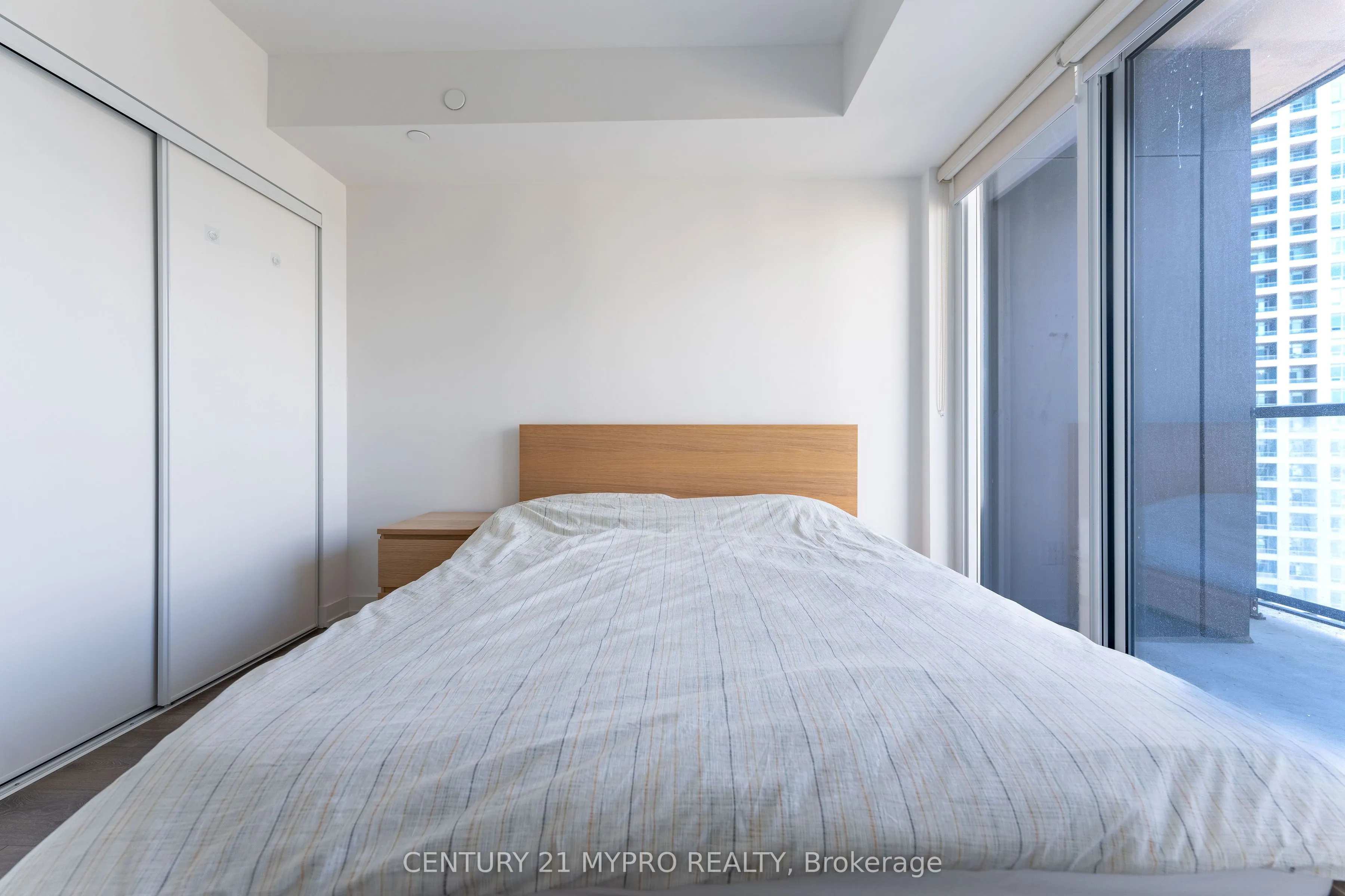159 Wellesley Street E, #2501