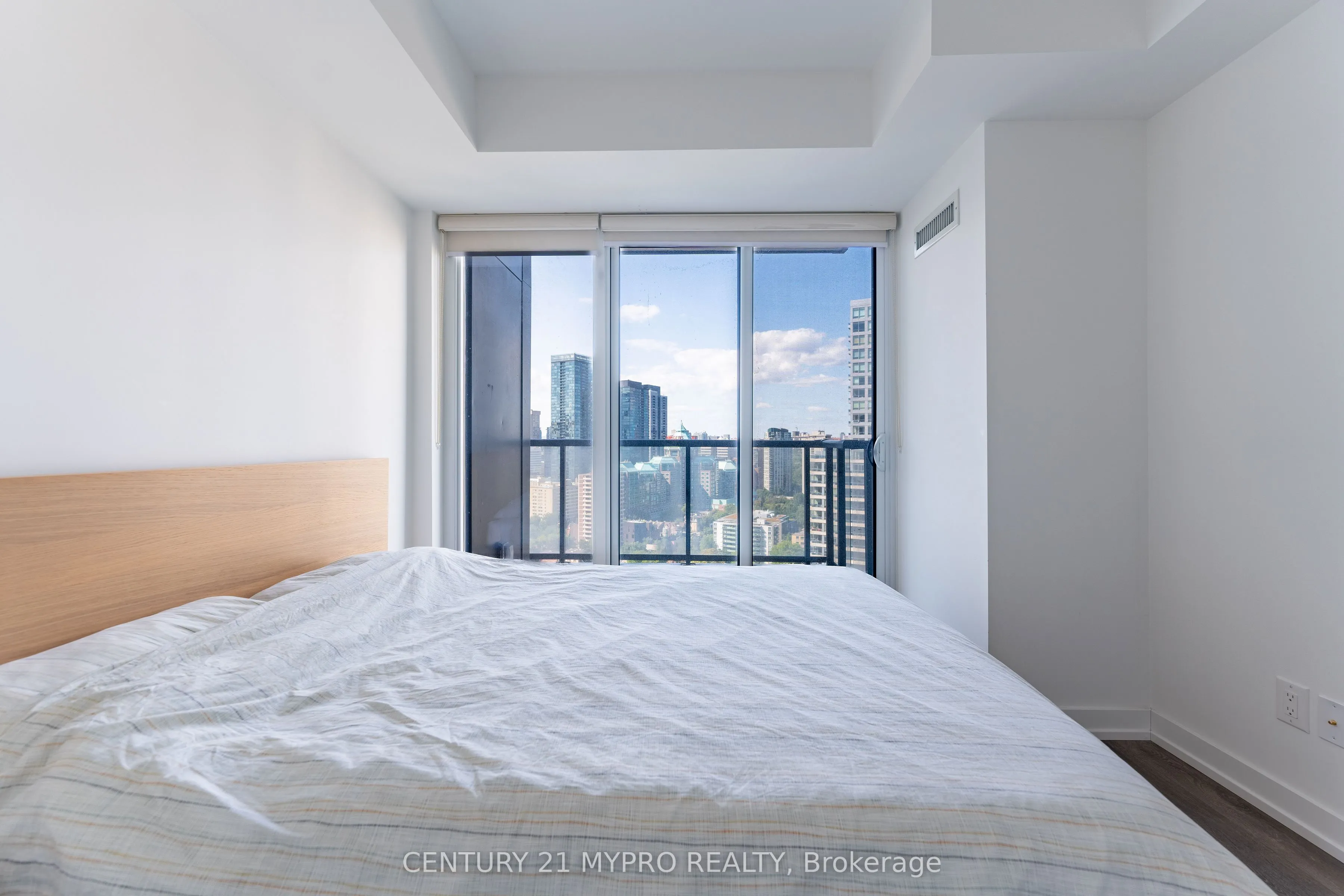 159 Wellesley Street E, #2501