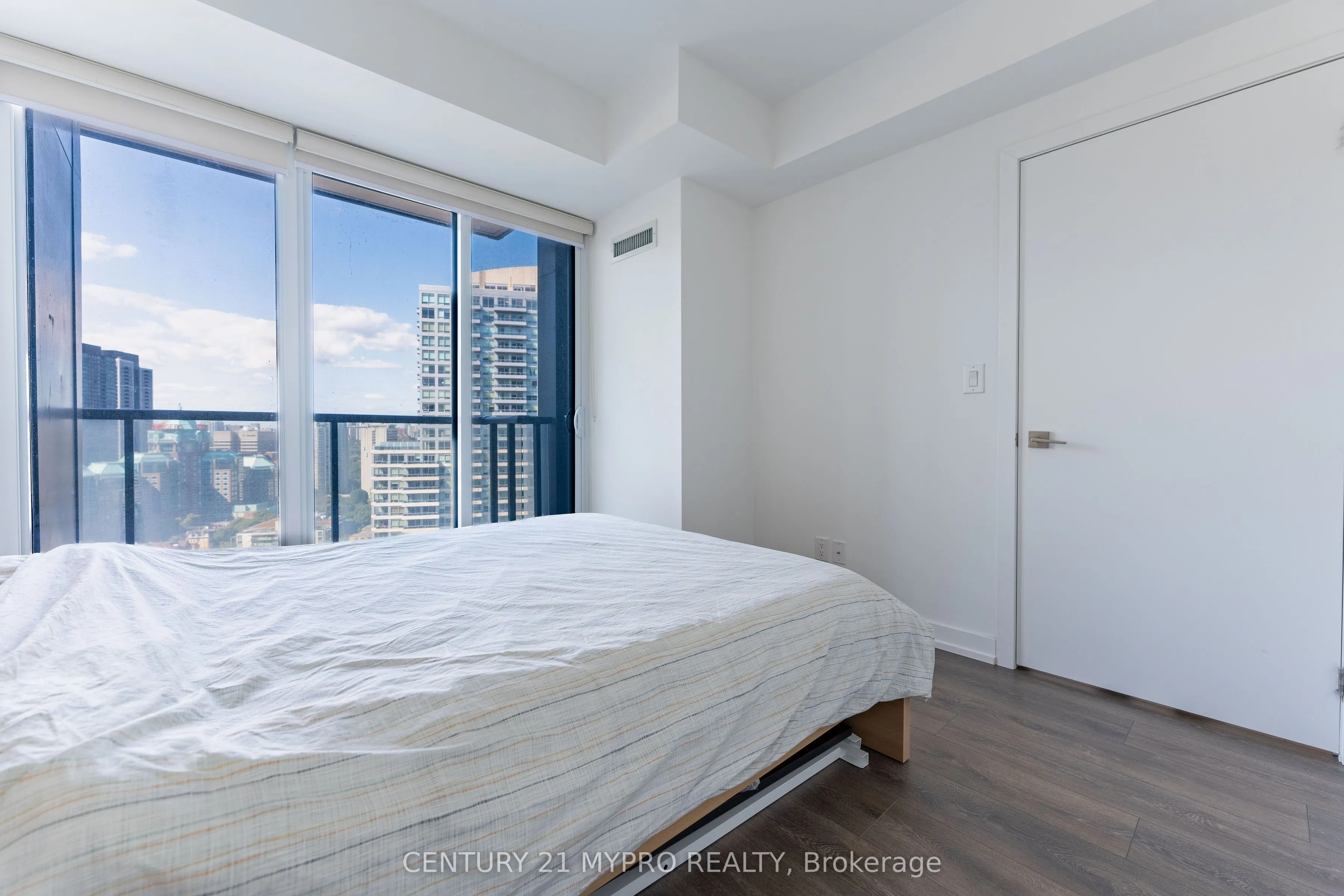 159 Wellesley Street E, #2501