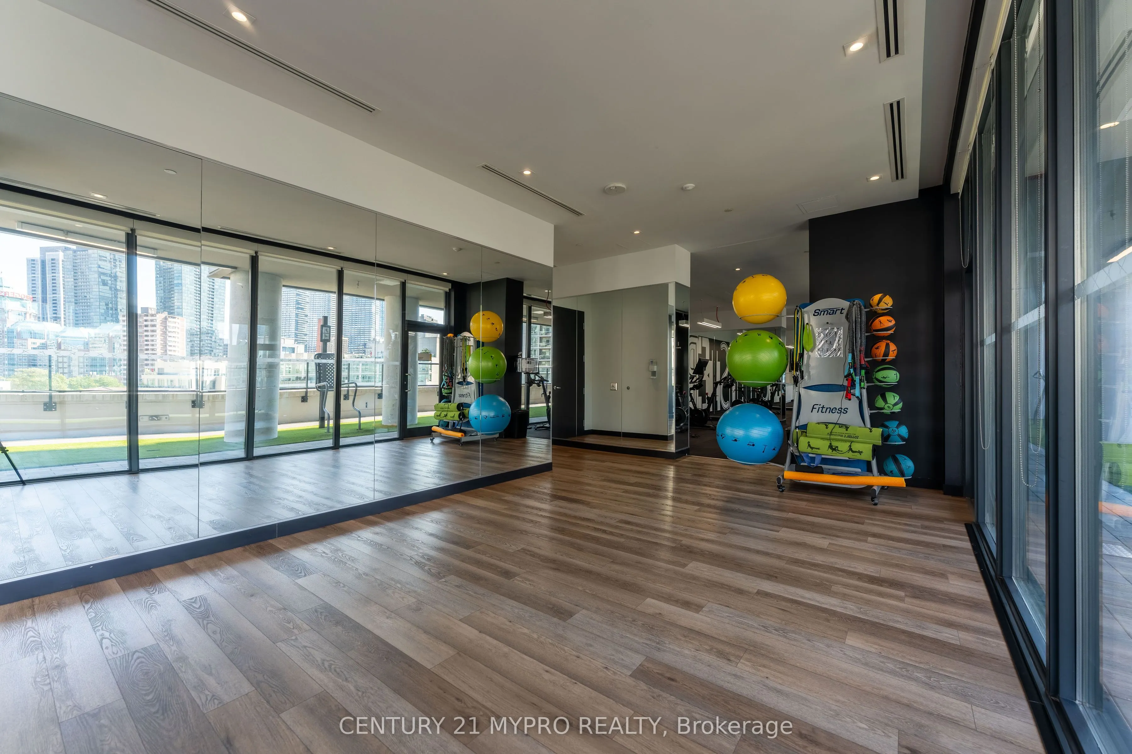 159 Wellesley Street E, #2501