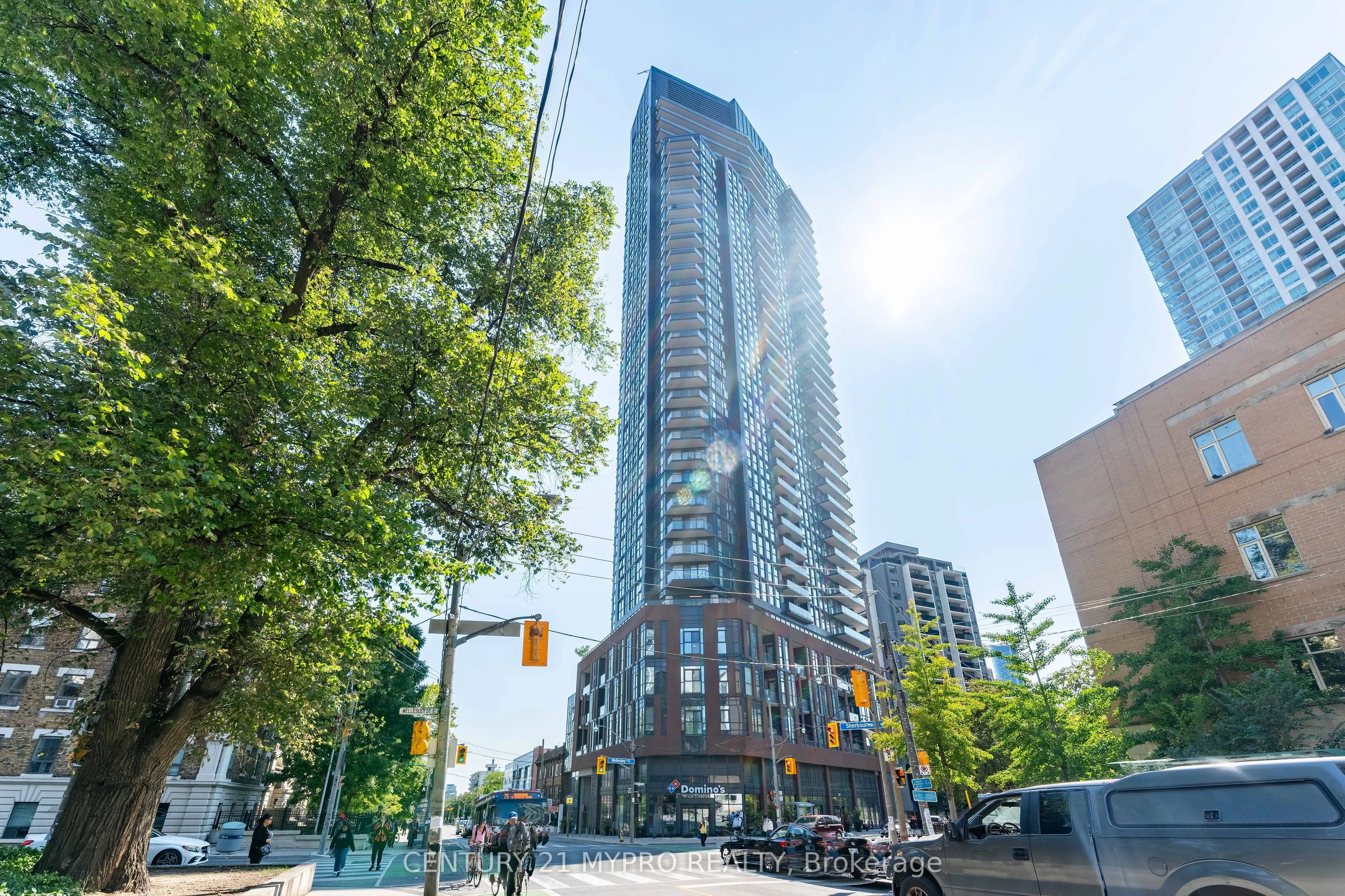 159 Wellesley Street E, #2501