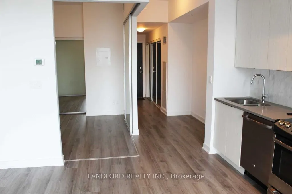 50 Bruyeres Mews, #709