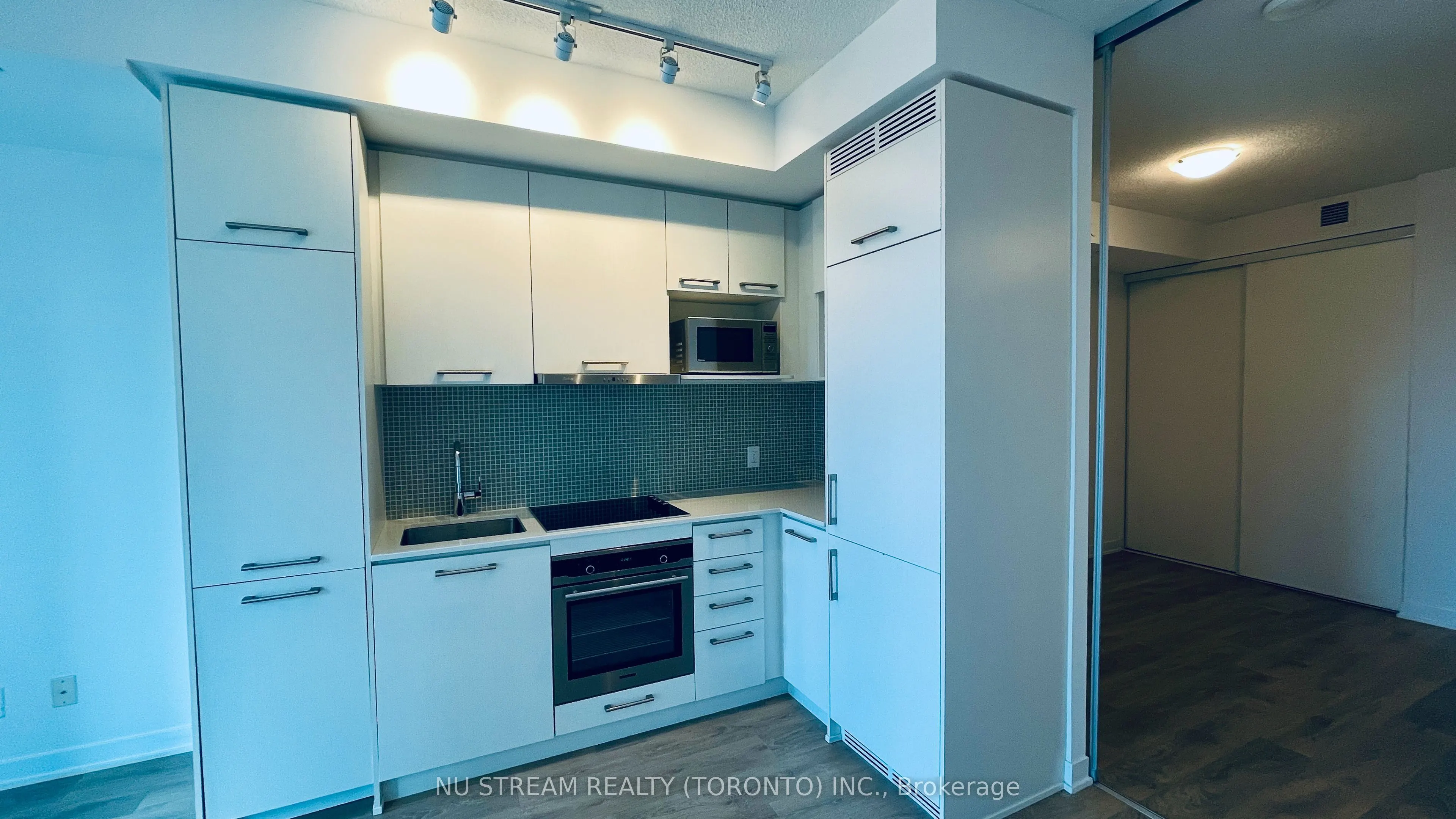 87 Peter Street, #2303