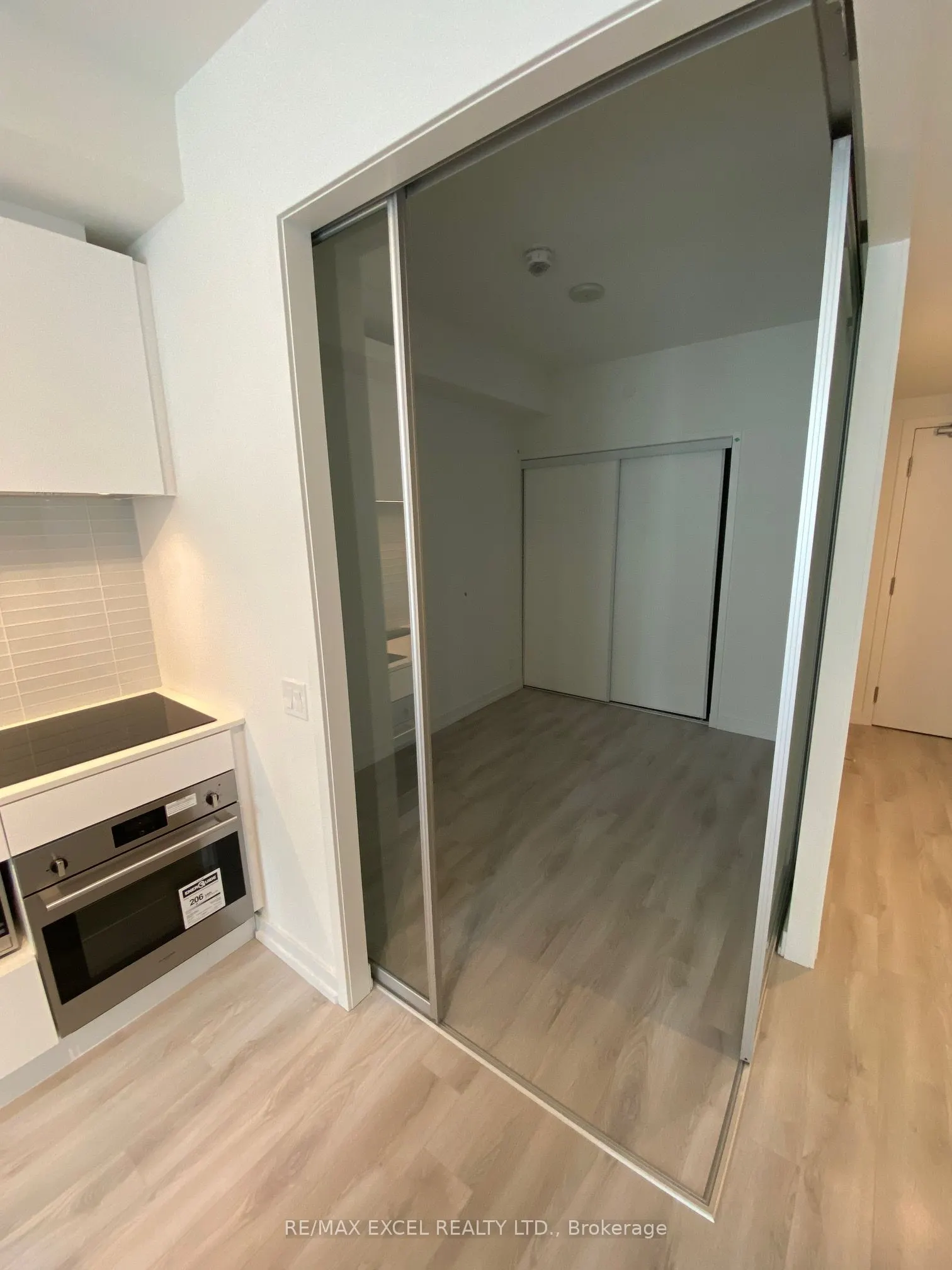 33 Helendale Avenue, #612