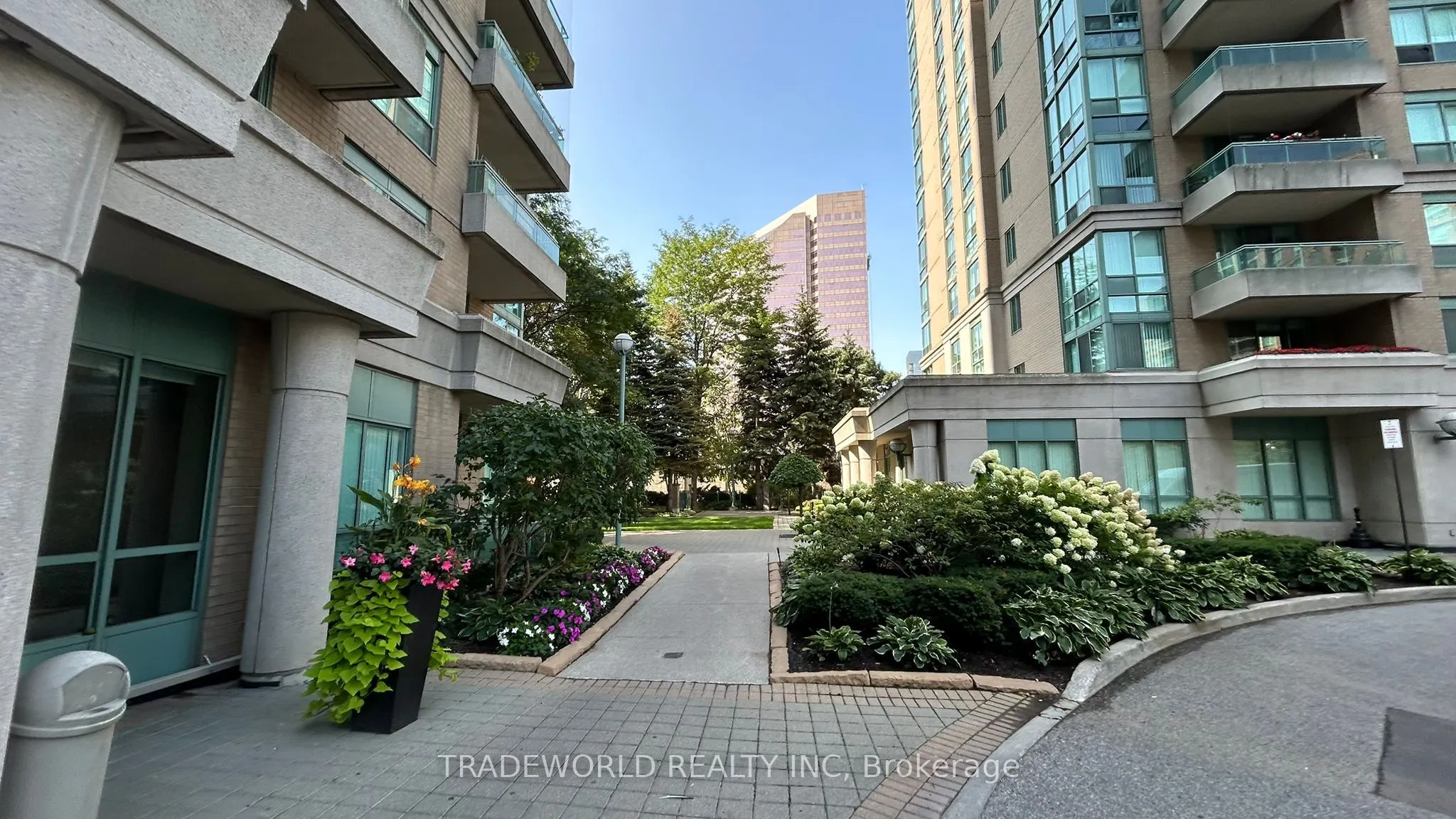 3 Pemberton Avenue, #2009