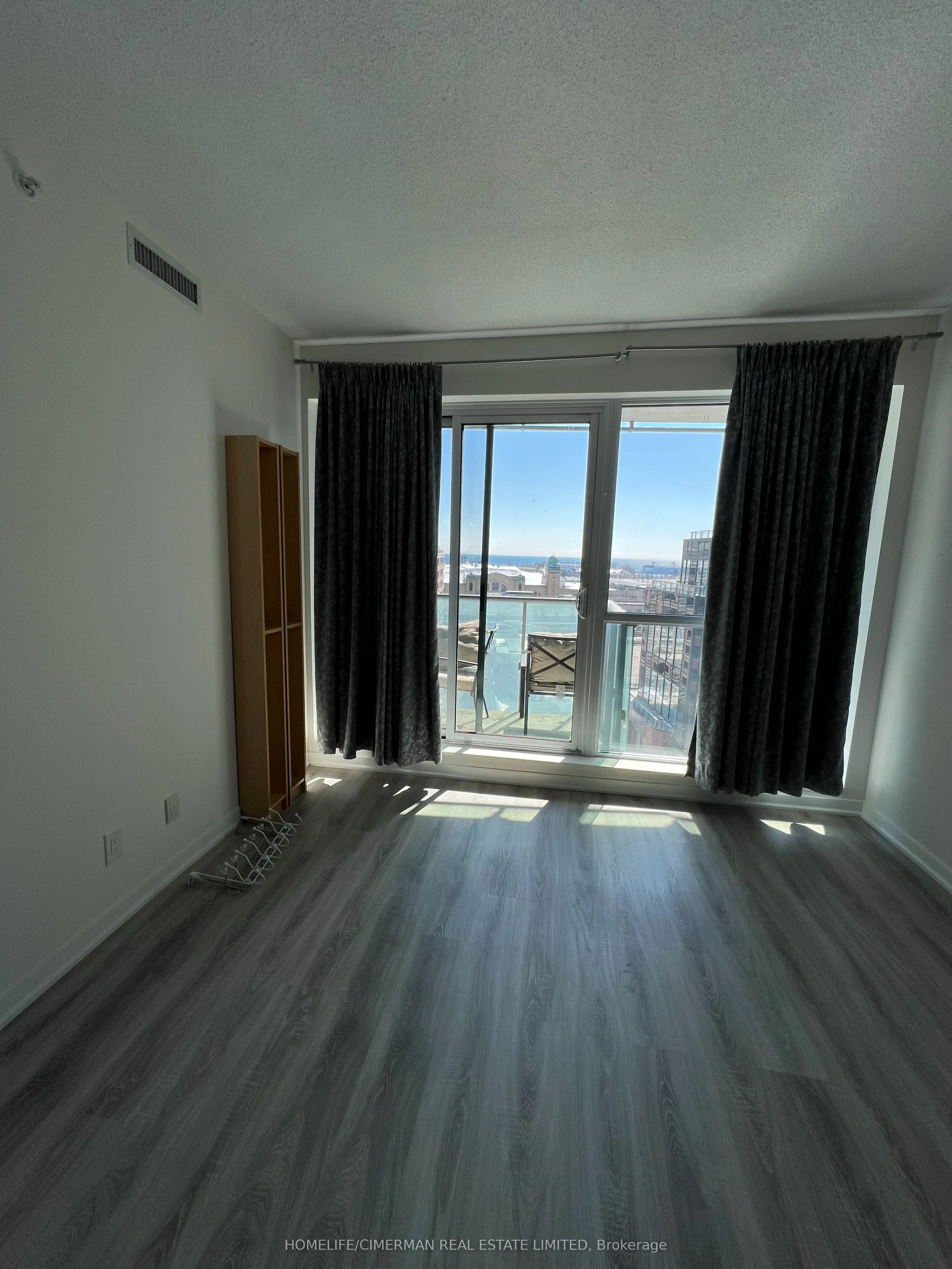 150 East Liberty Street, #907