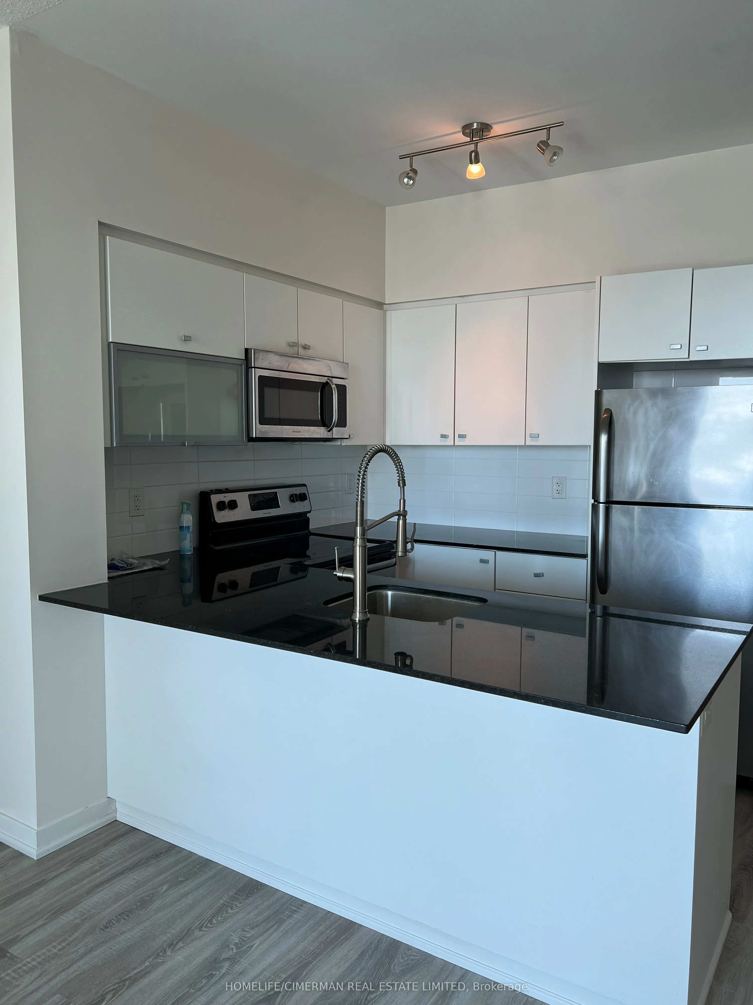 150 East Liberty Street, #907