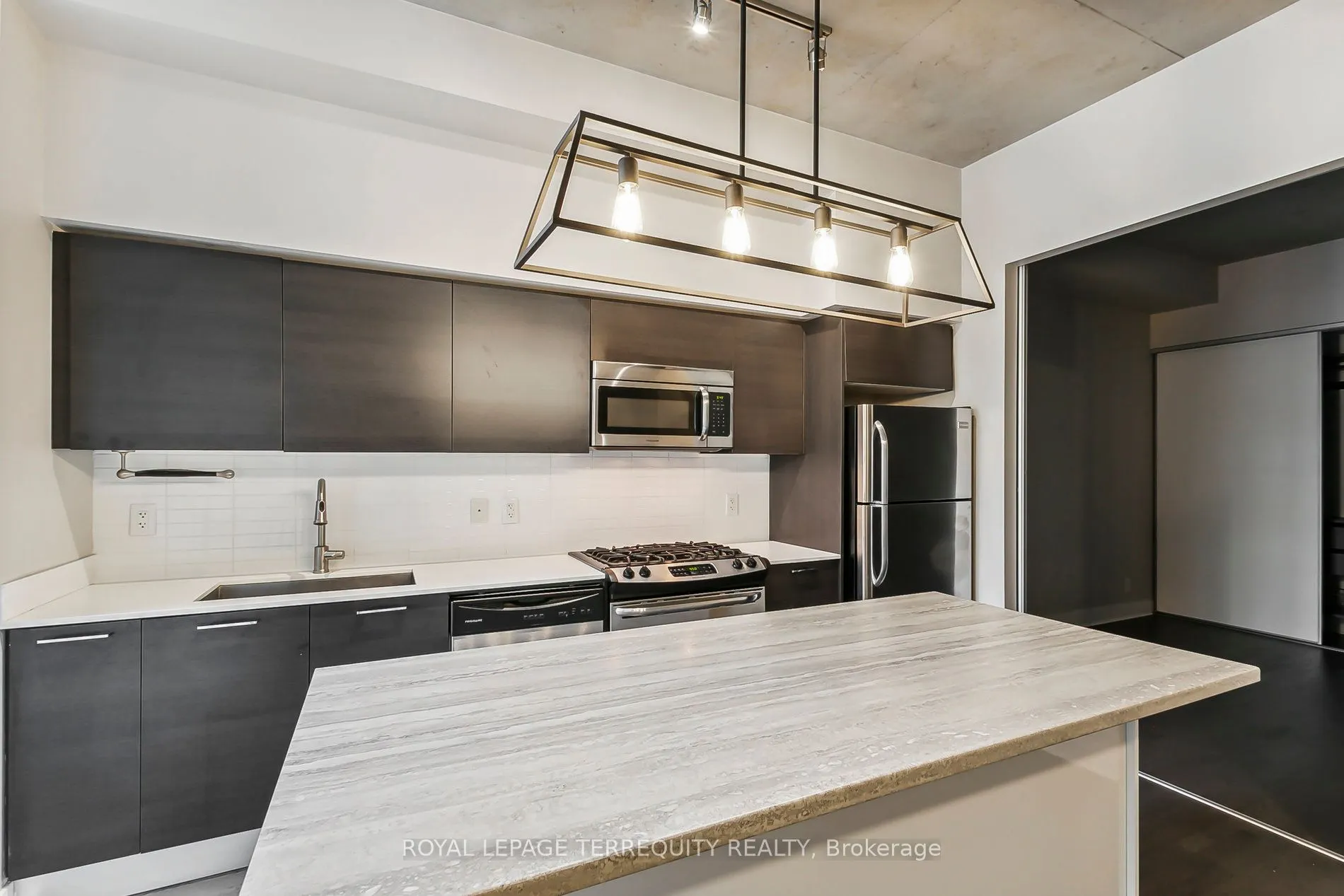 399 Adelaide Street W, #405