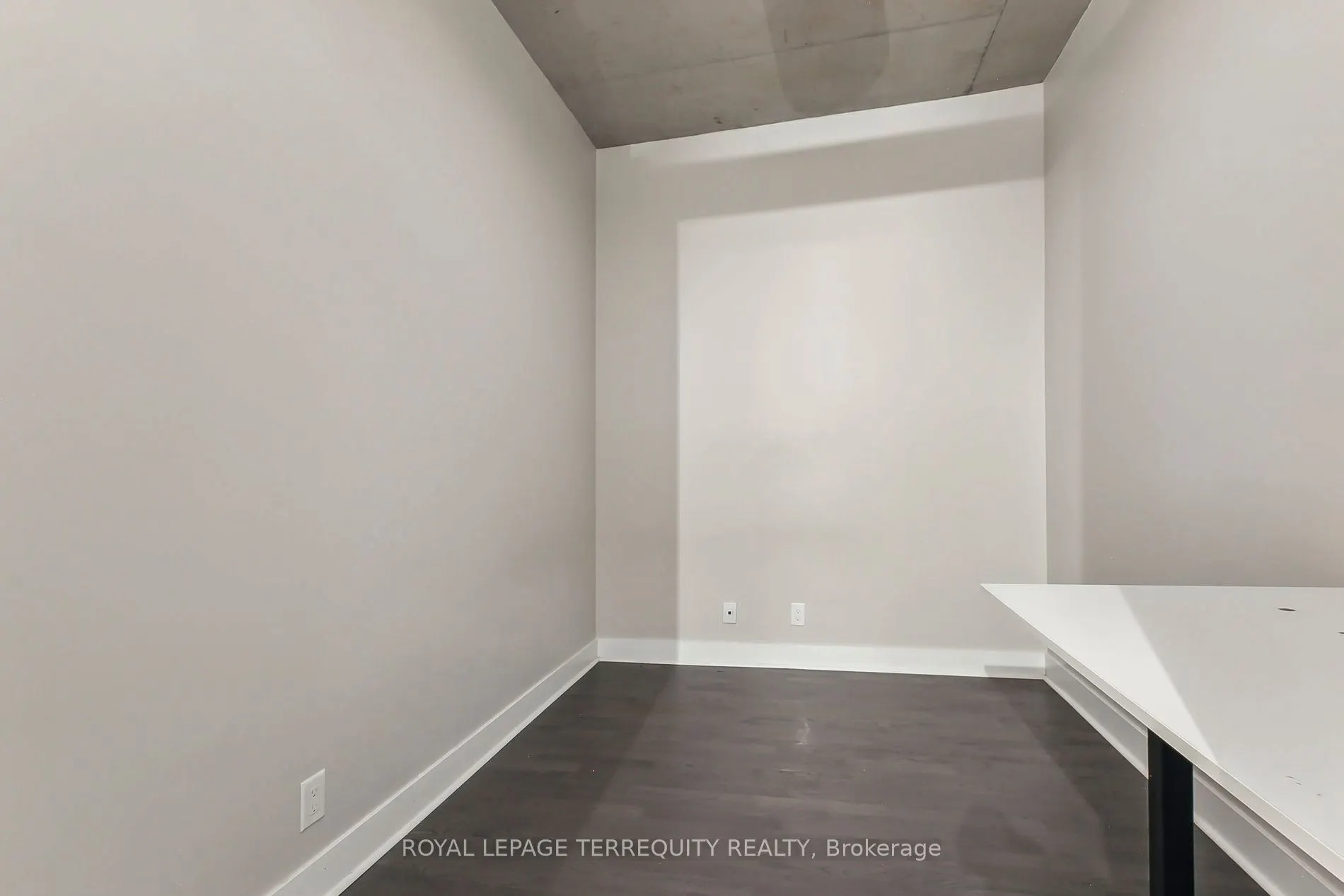 399 Adelaide Street W, #405