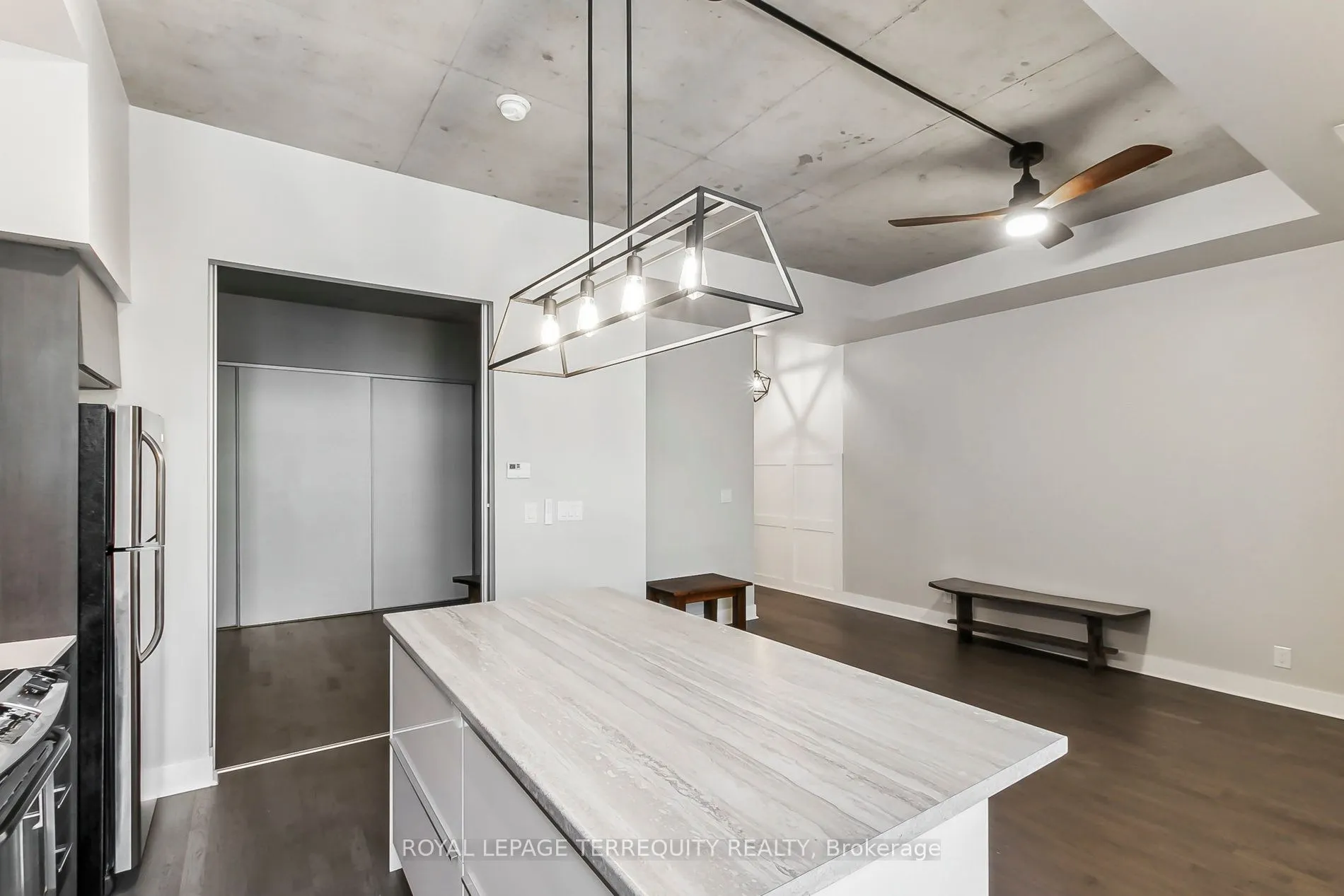 399 Adelaide Street W, #405