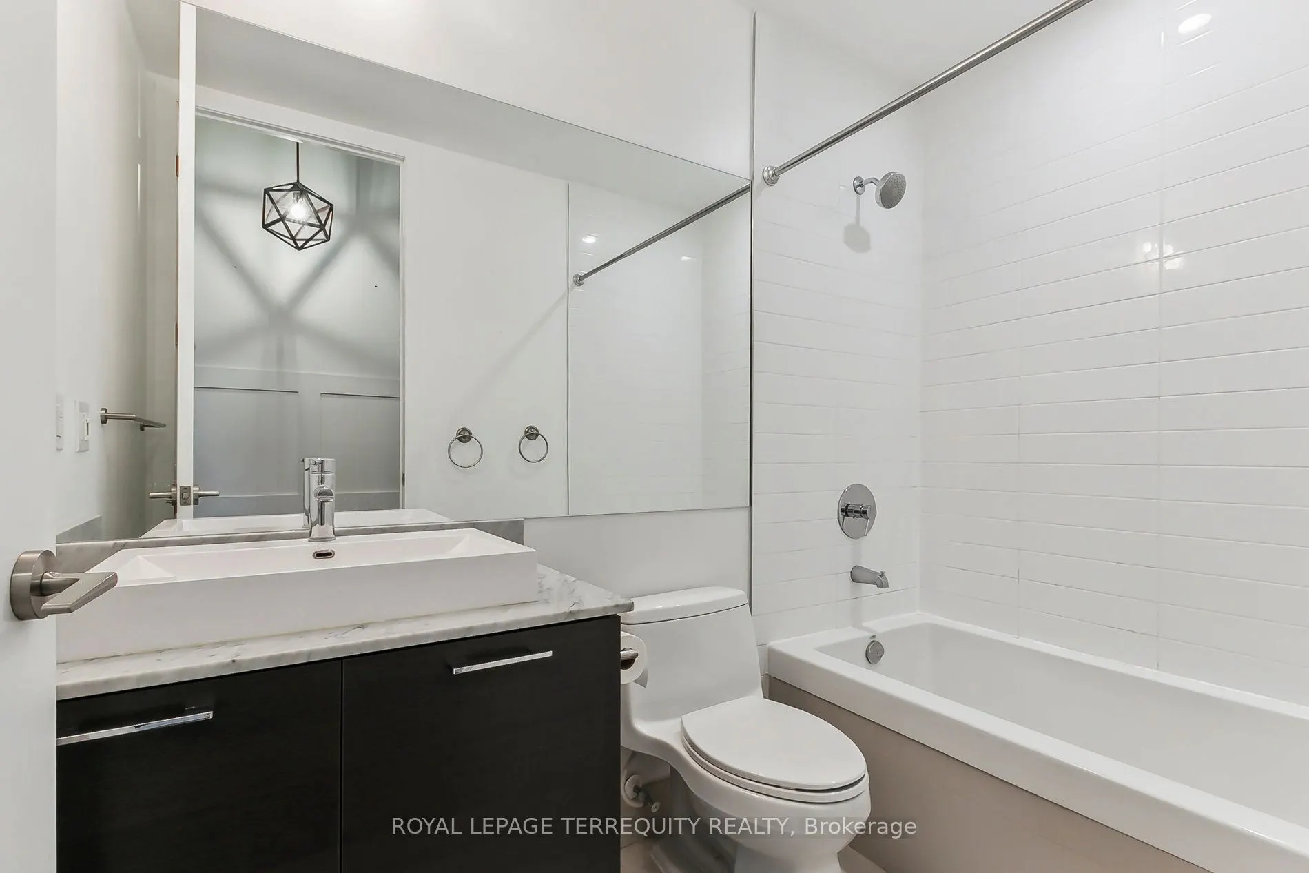399 Adelaide Street W, #405