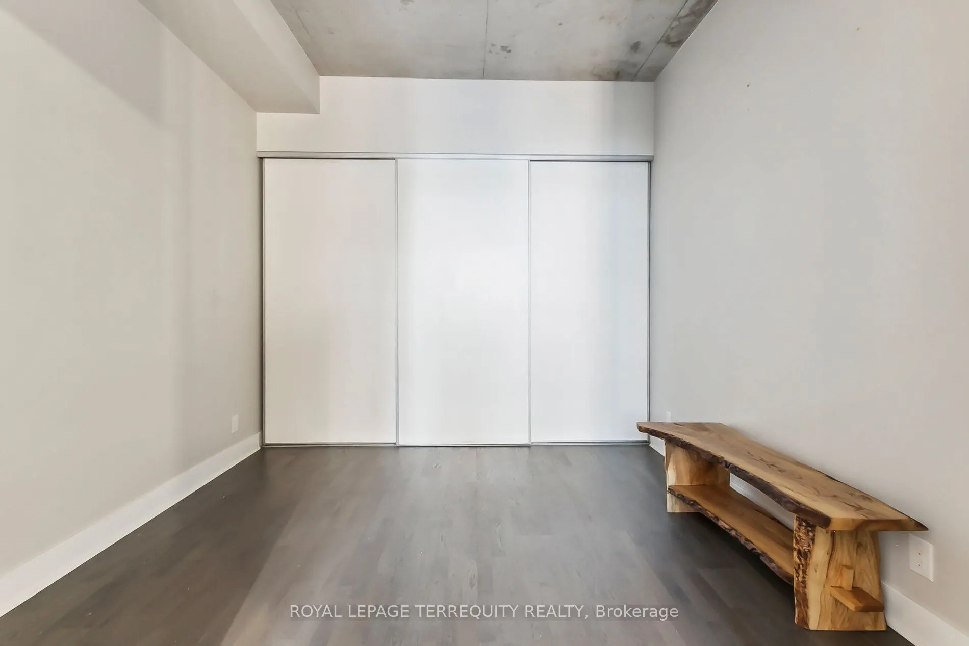 399 Adelaide Street W, #405