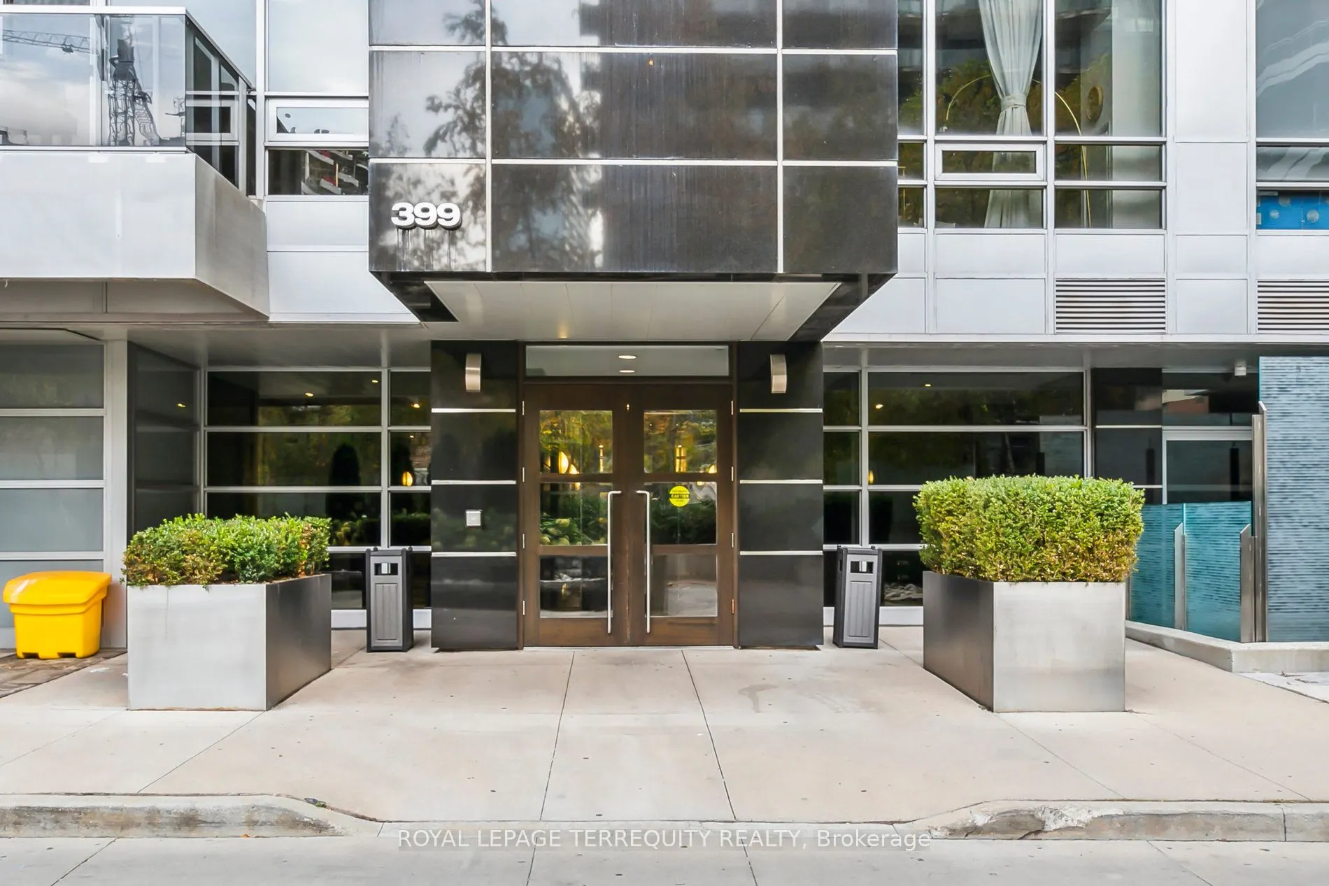 399 Adelaide Street W, #405