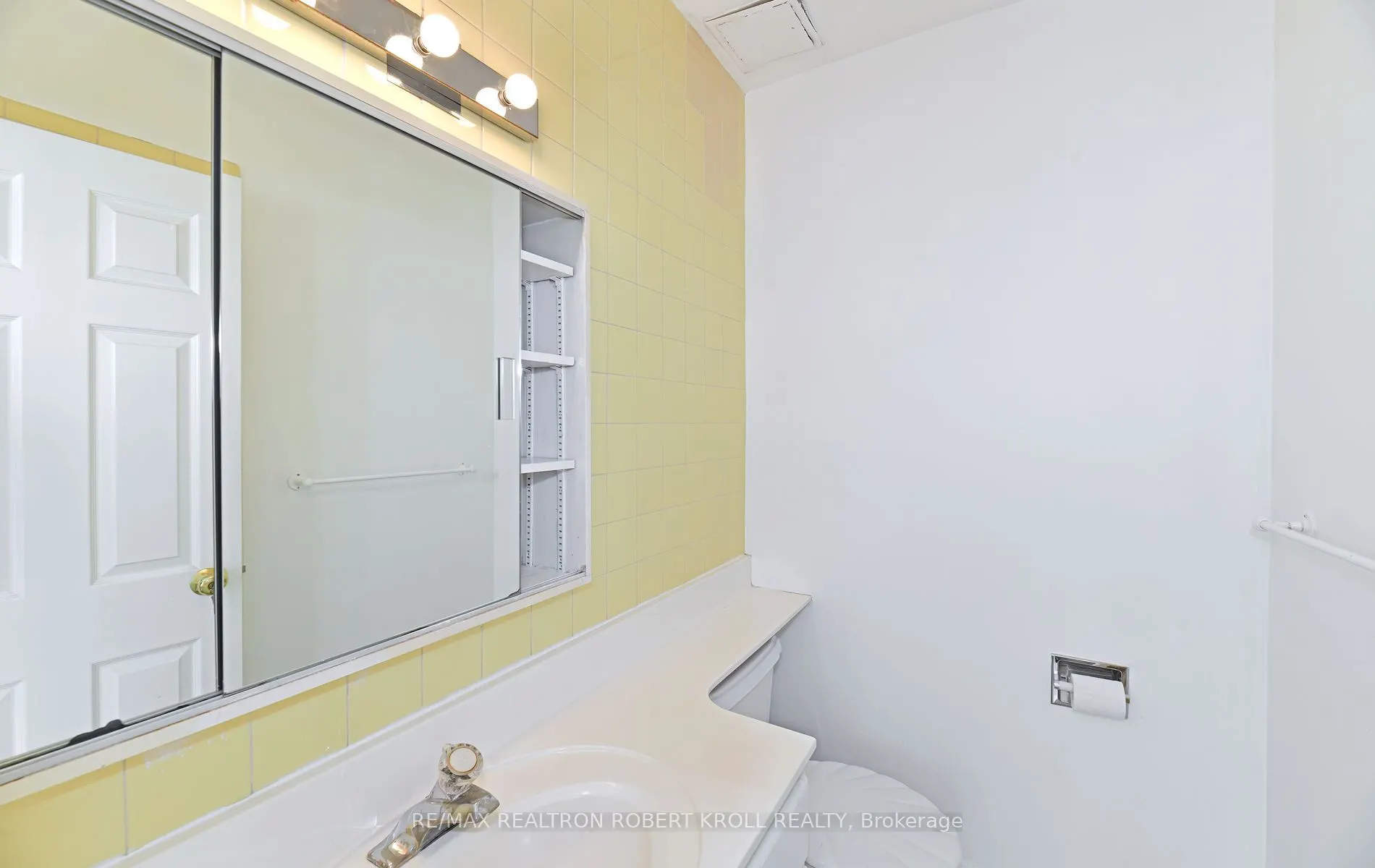 581 Avenue Road, #501