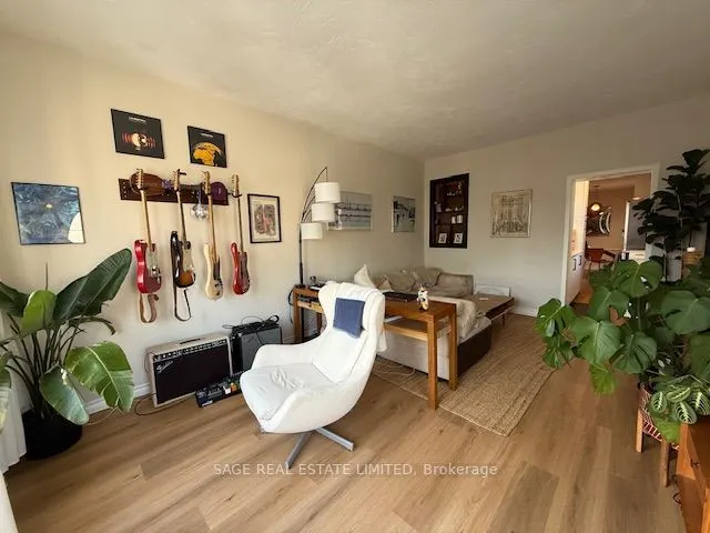 633 St Clair Avenue W, #Upper
