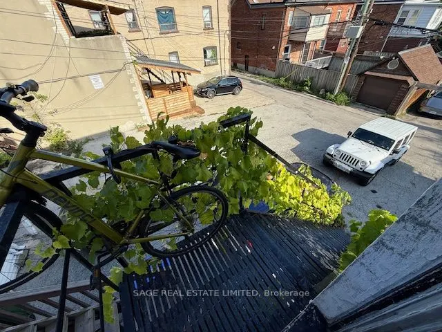 633 St Clair Avenue W, #Upper