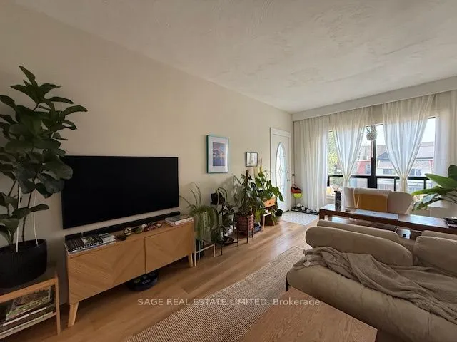 633 St Clair Avenue W, #Upper
