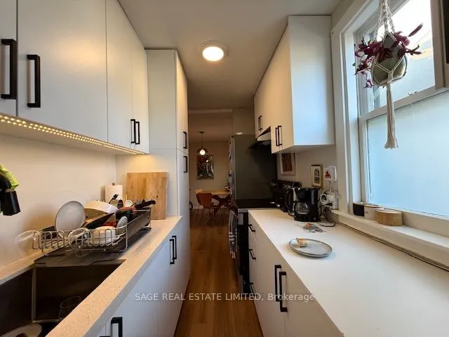 633 St Clair Avenue W, #Upper
