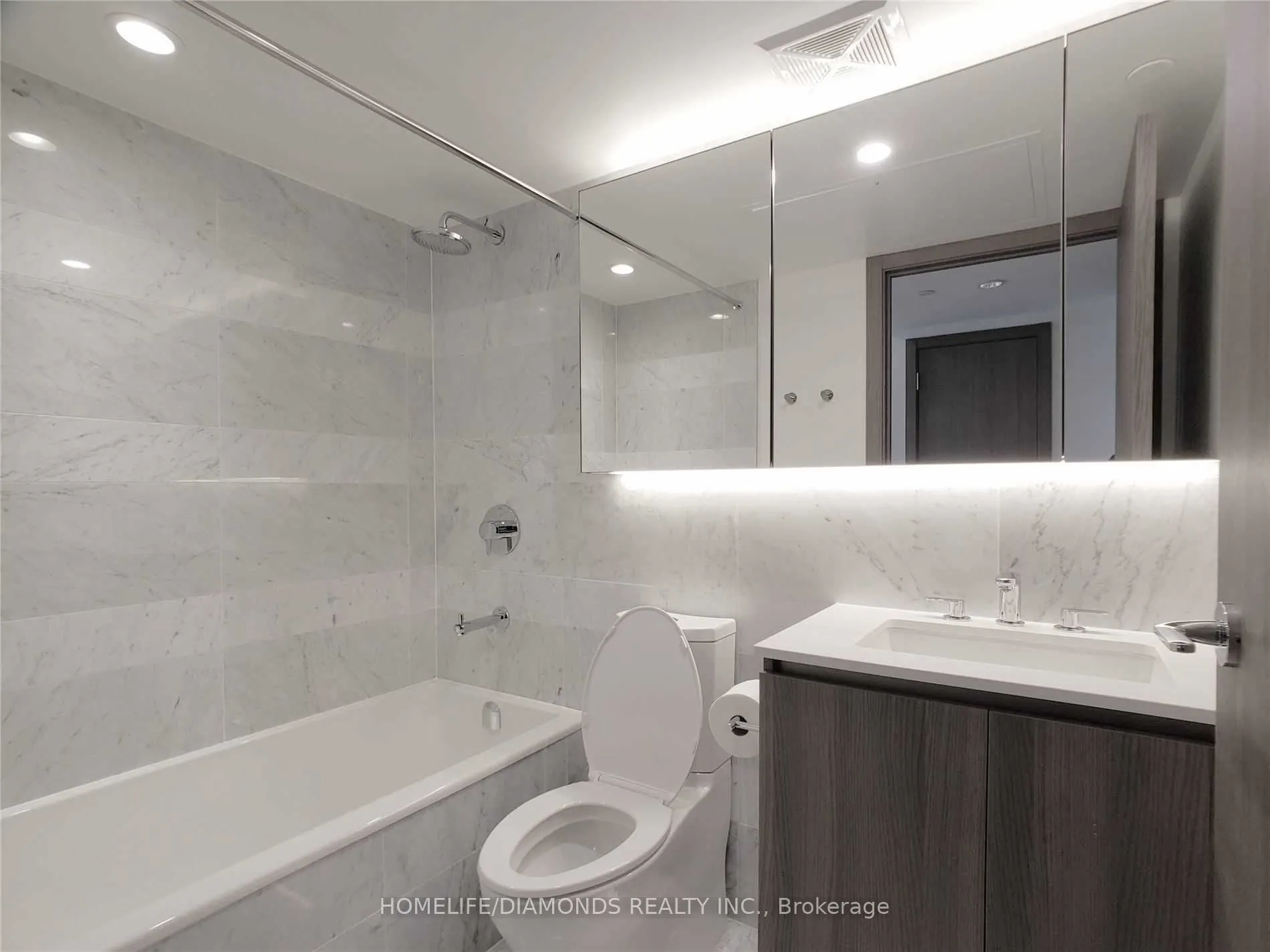 17 Bathurst Street, #3509
