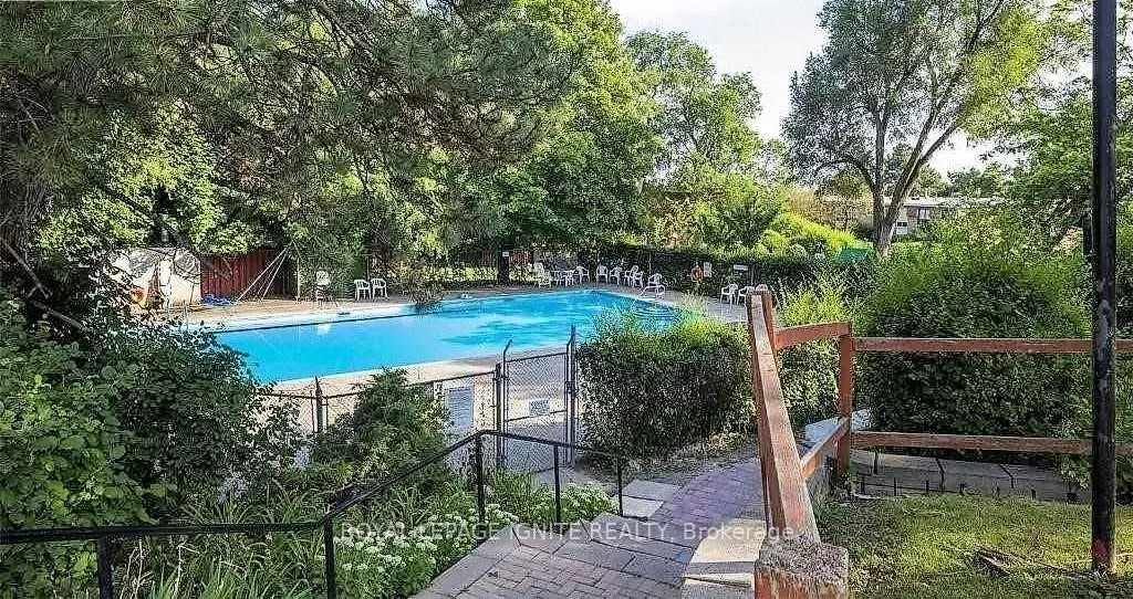 10 Leith Hill Road, #9