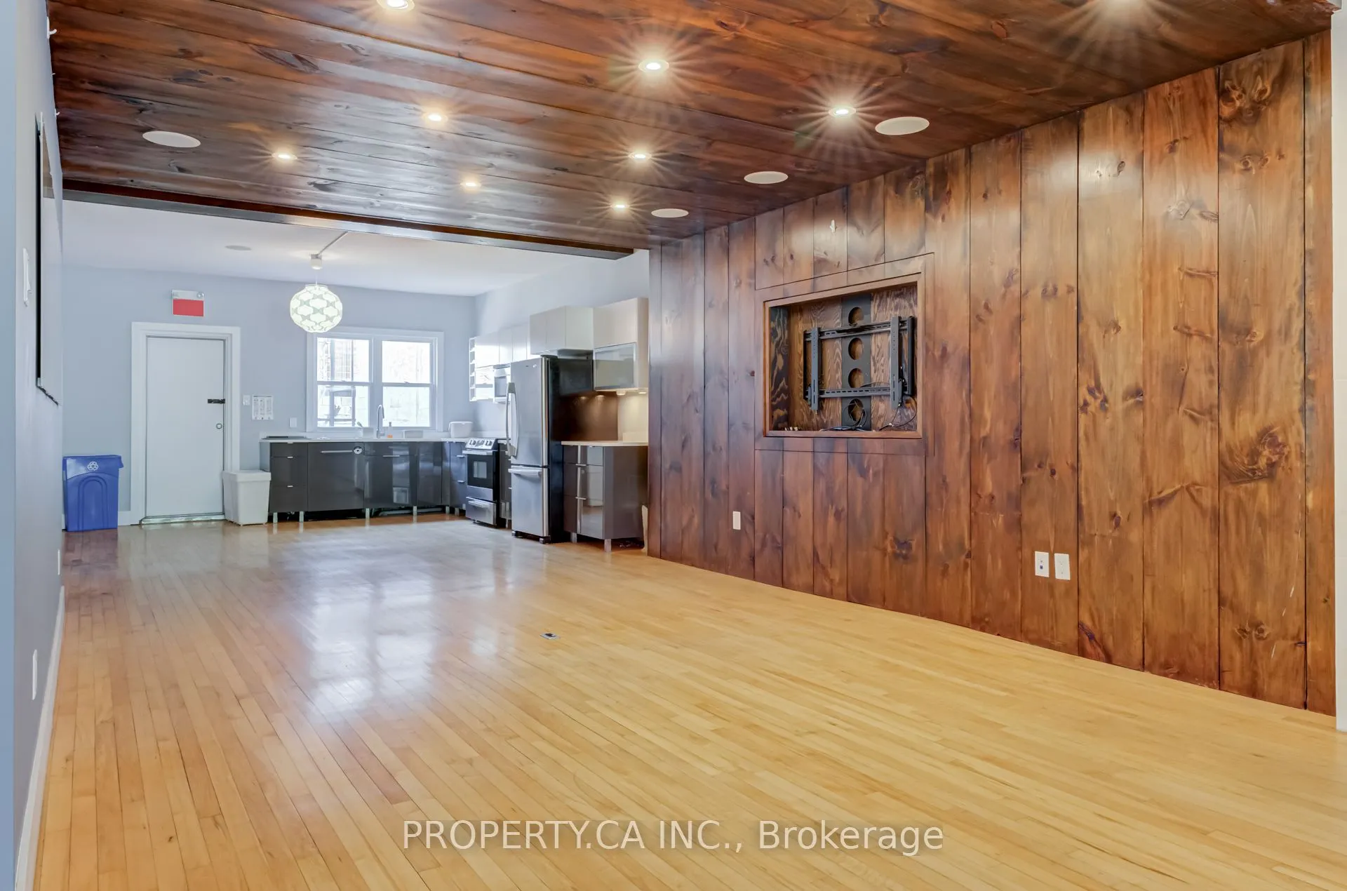 205 Augusta Avenue, #Upper