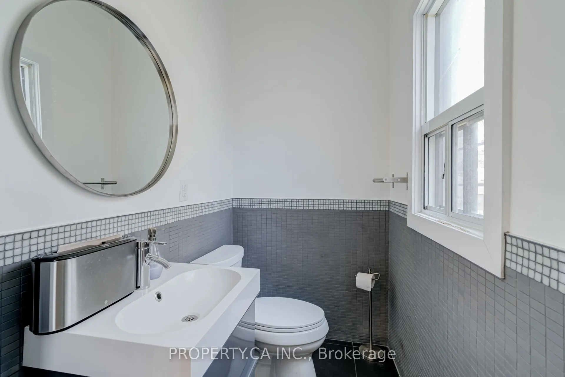 205 Augusta Avenue, #Upper
