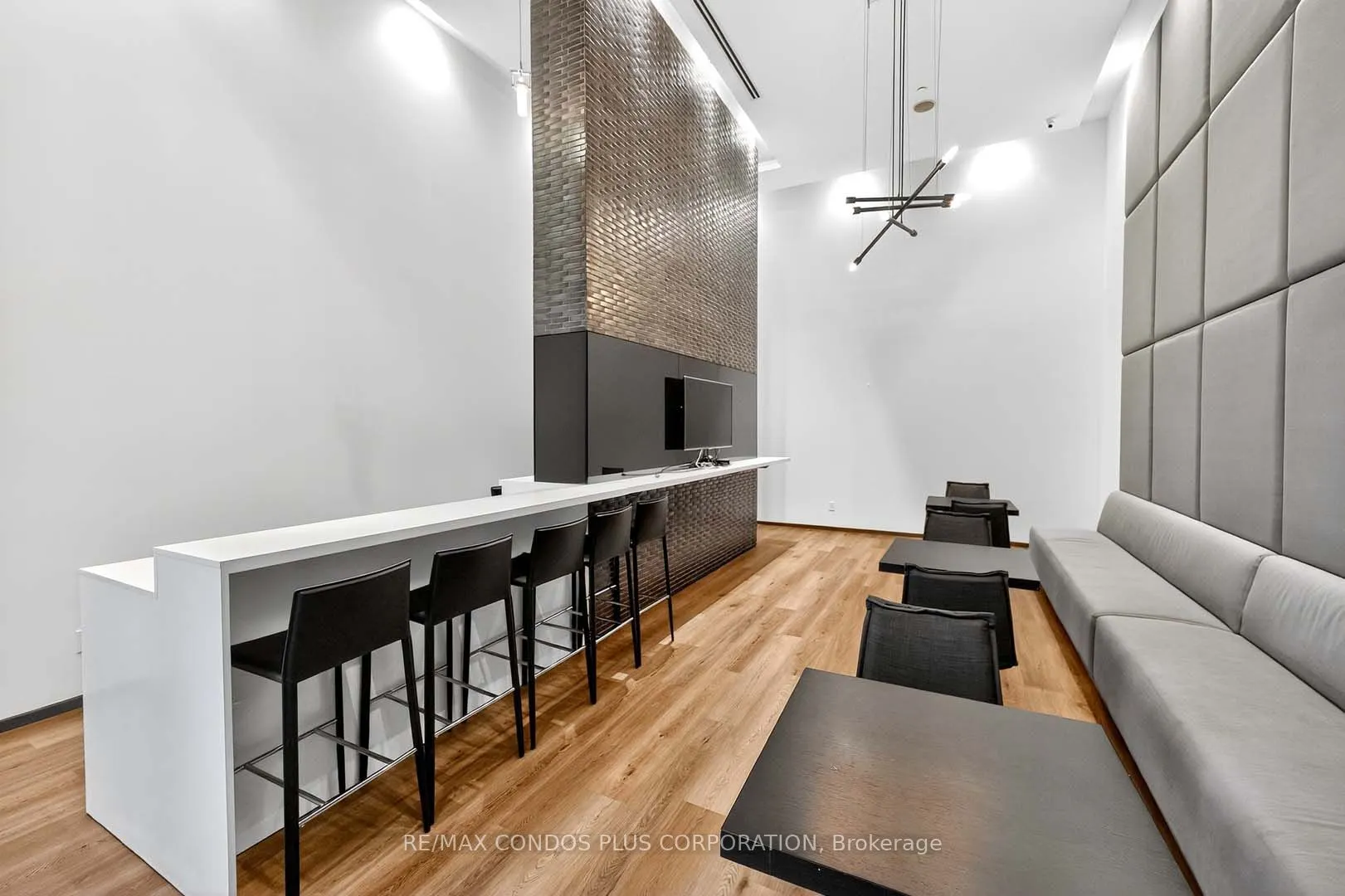 1030 King Street W, #444