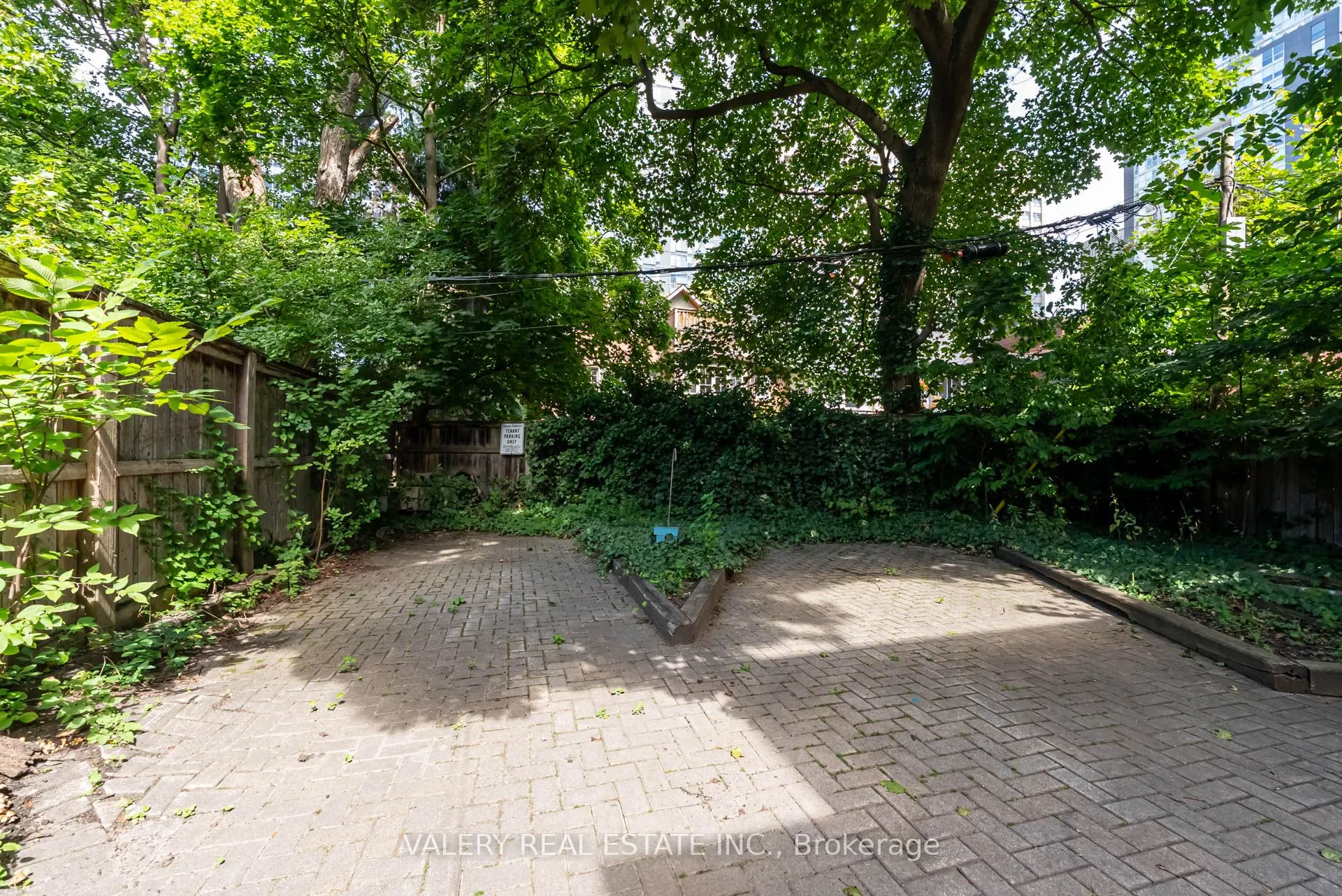 16 Foxbar Road