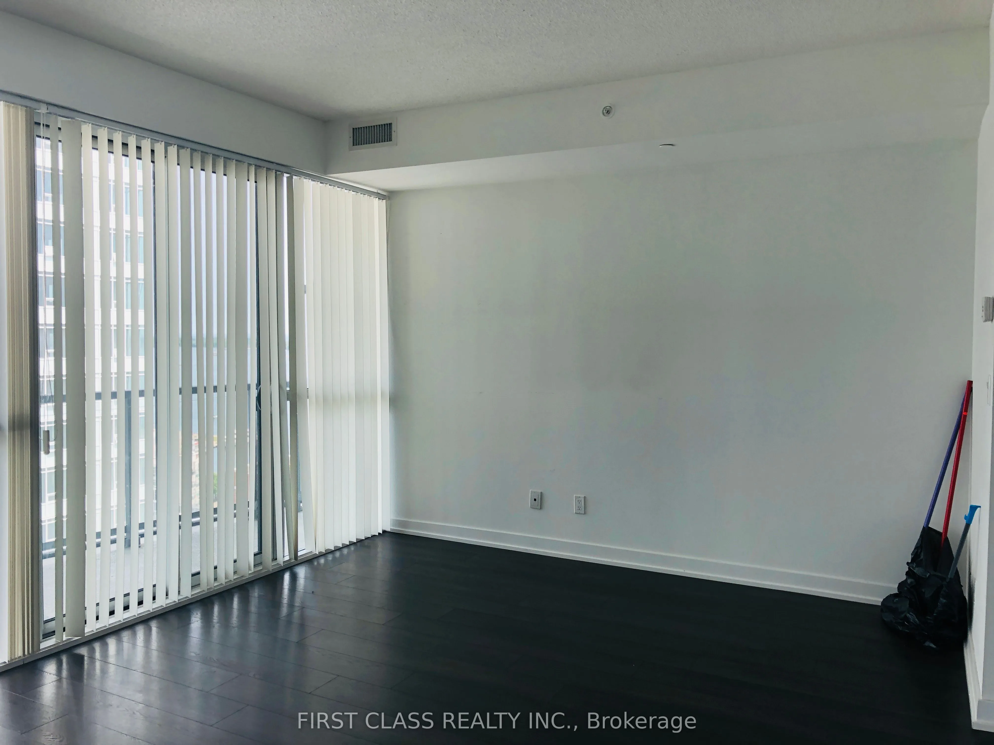 20 Bruyeres Mews, #2309
