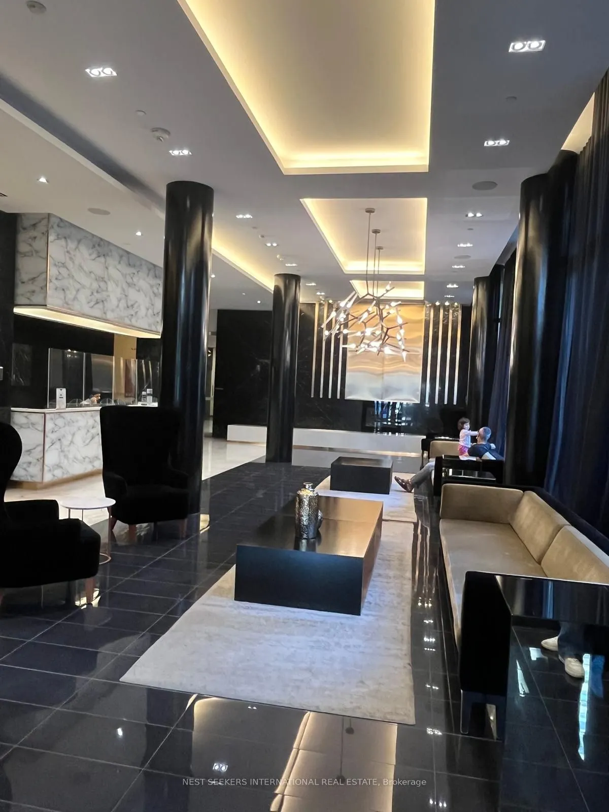 101 Erskine Avenue, #1606