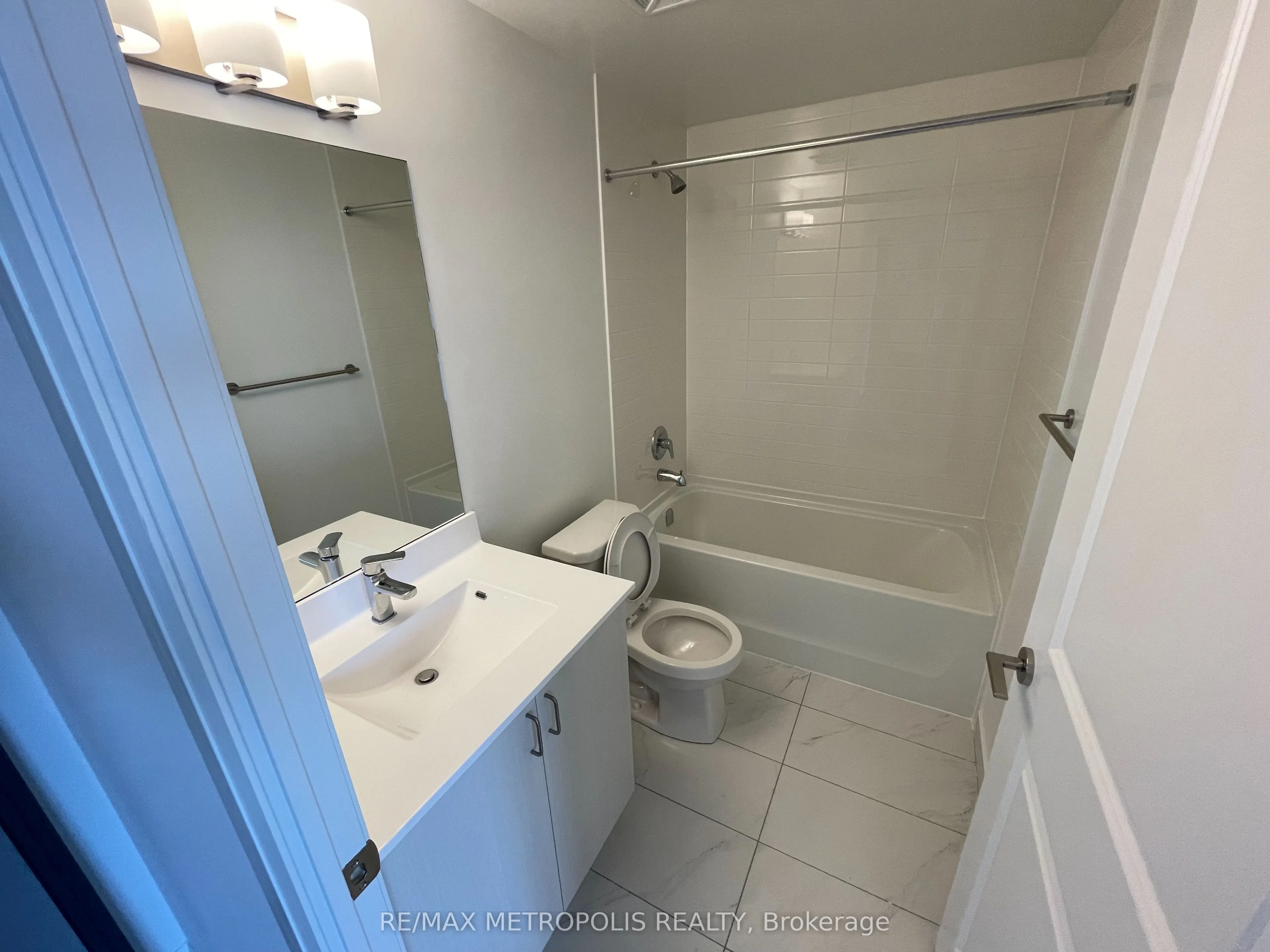325 Yorkland Boulevard, #PH05