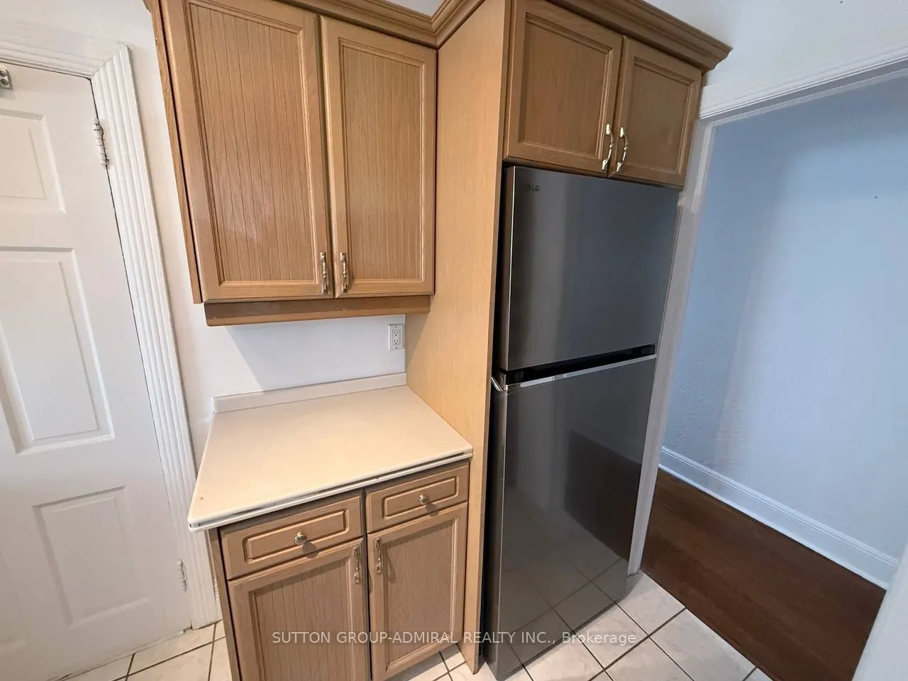 976 Avenue Rd Avenue, #main floor