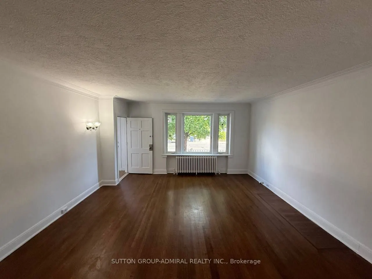 976 Avenue Rd Avenue, #main floor