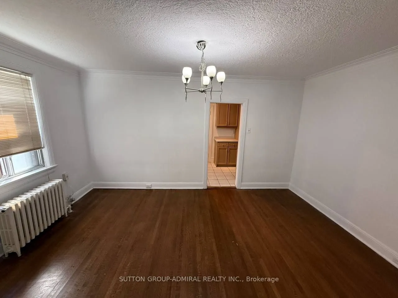 976 Avenue Rd Avenue, #main floor