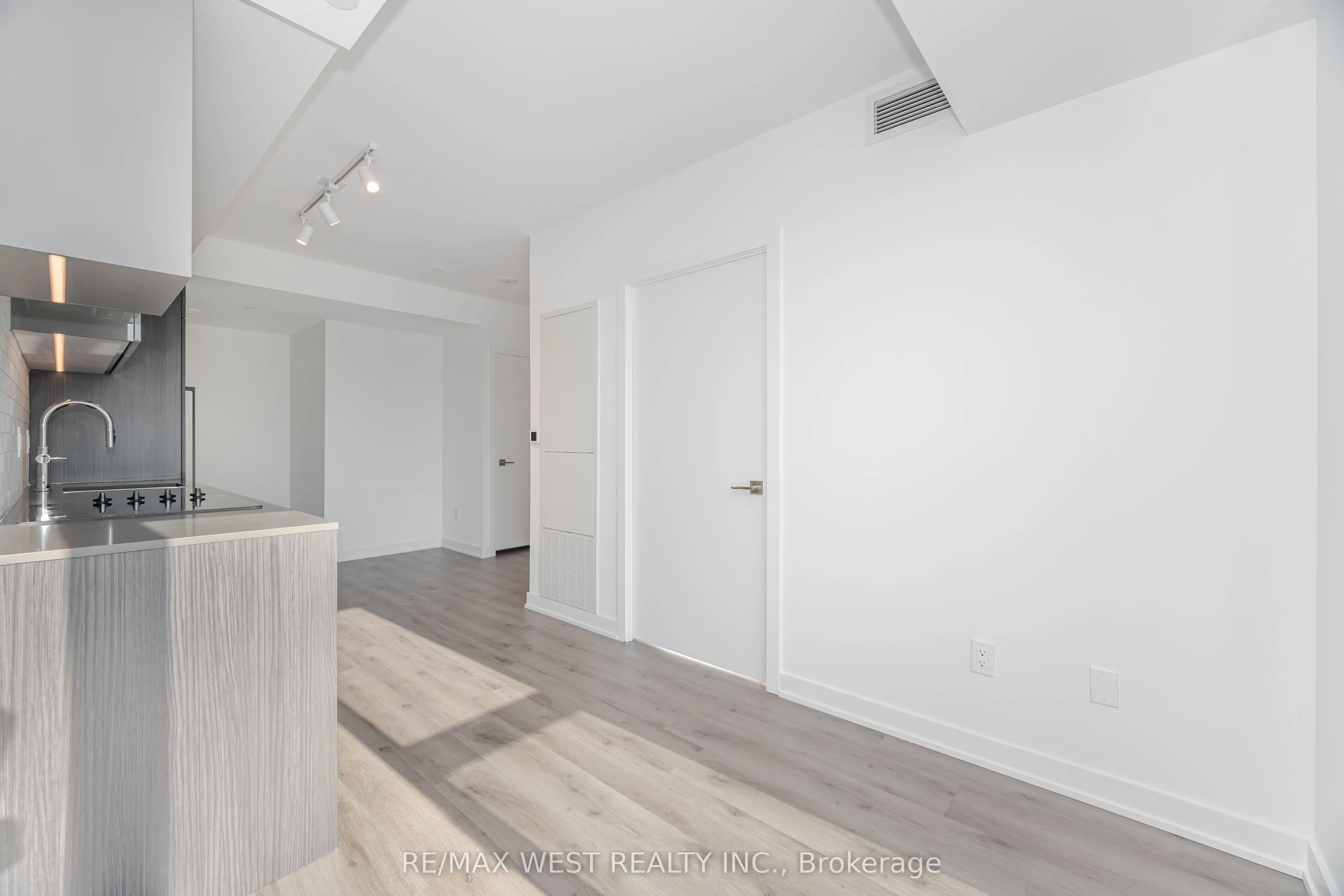 252 Church Street, #3901