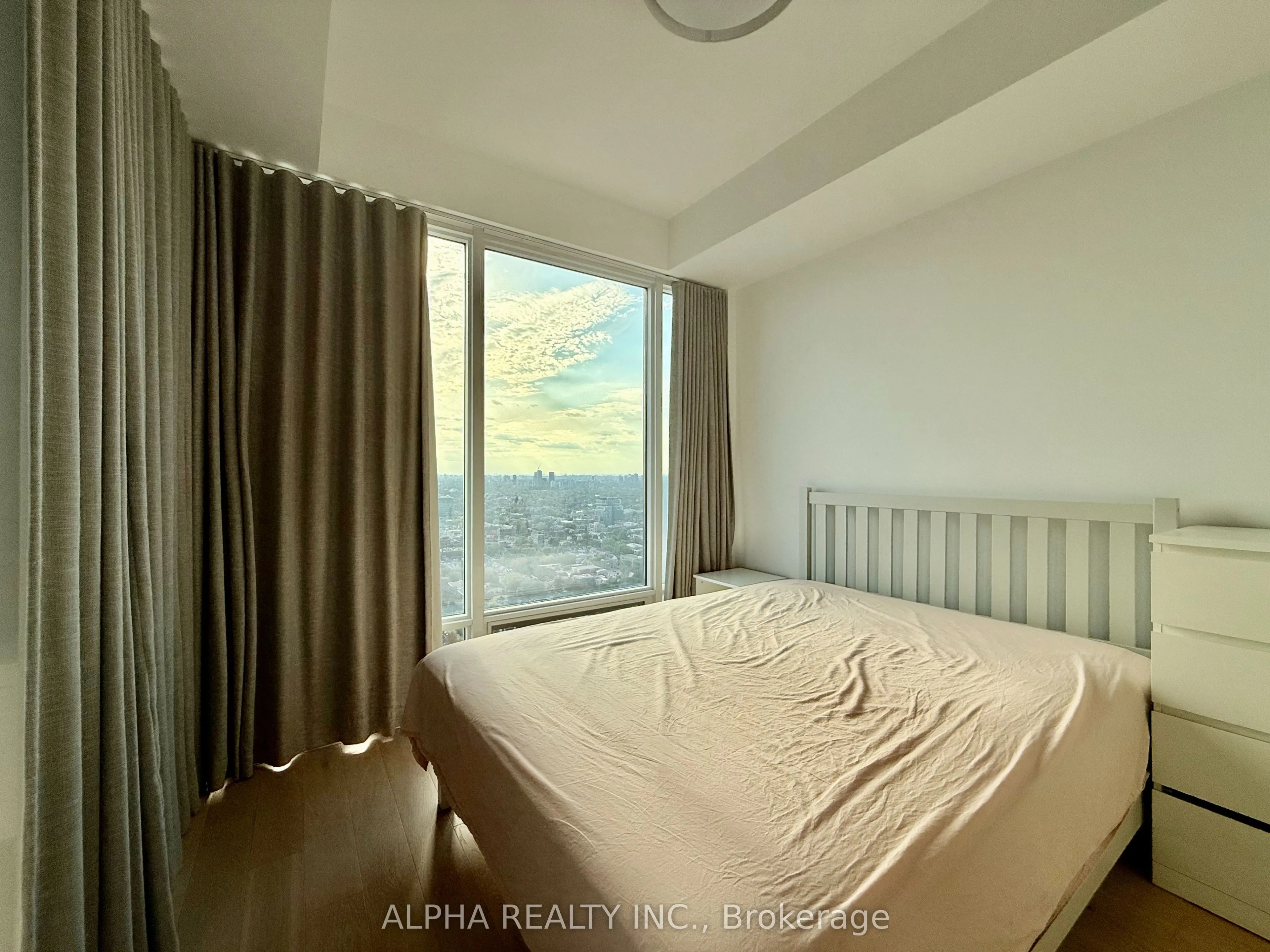 488 University Avenue, #2915