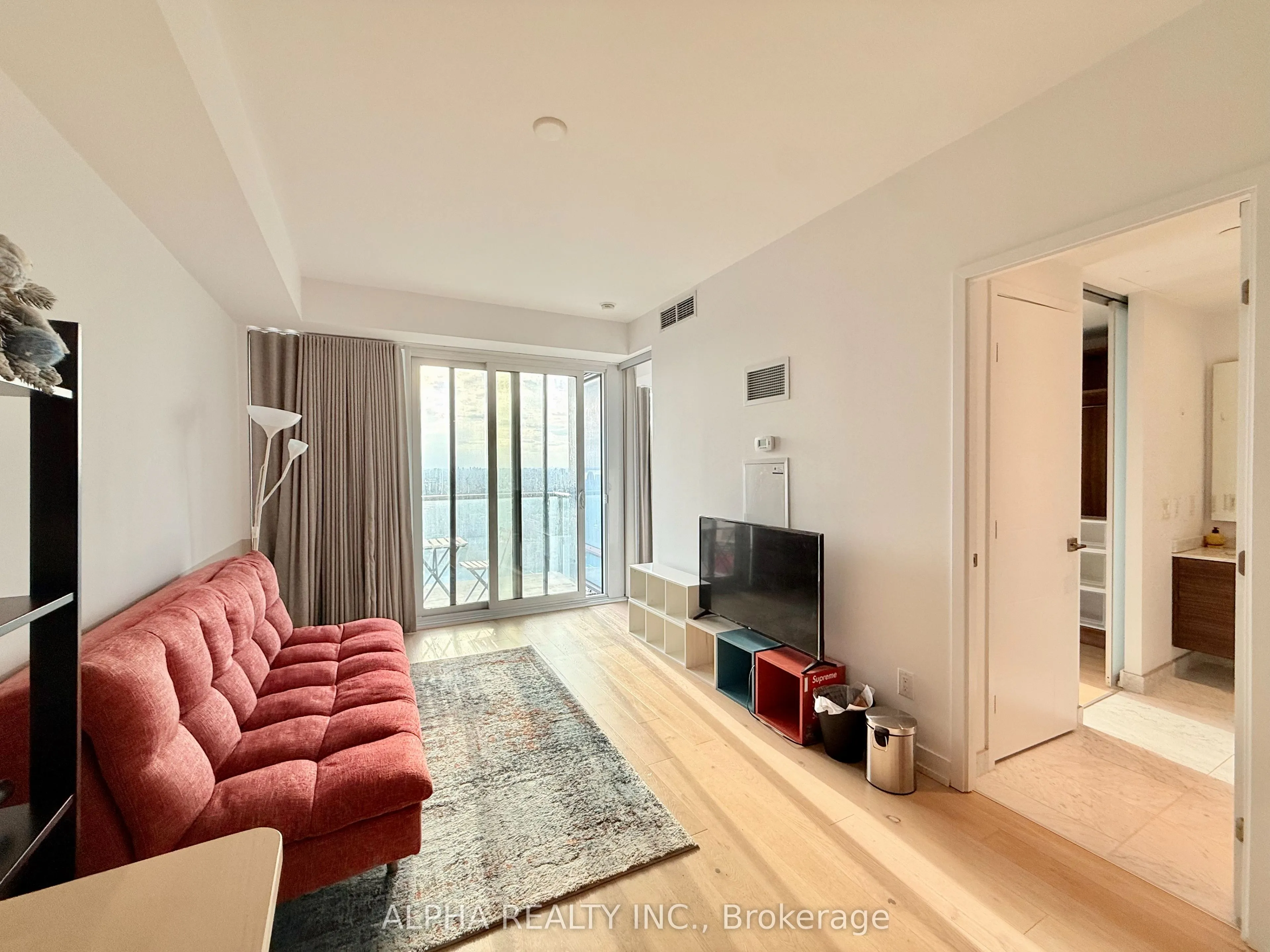488 University Avenue, #2915