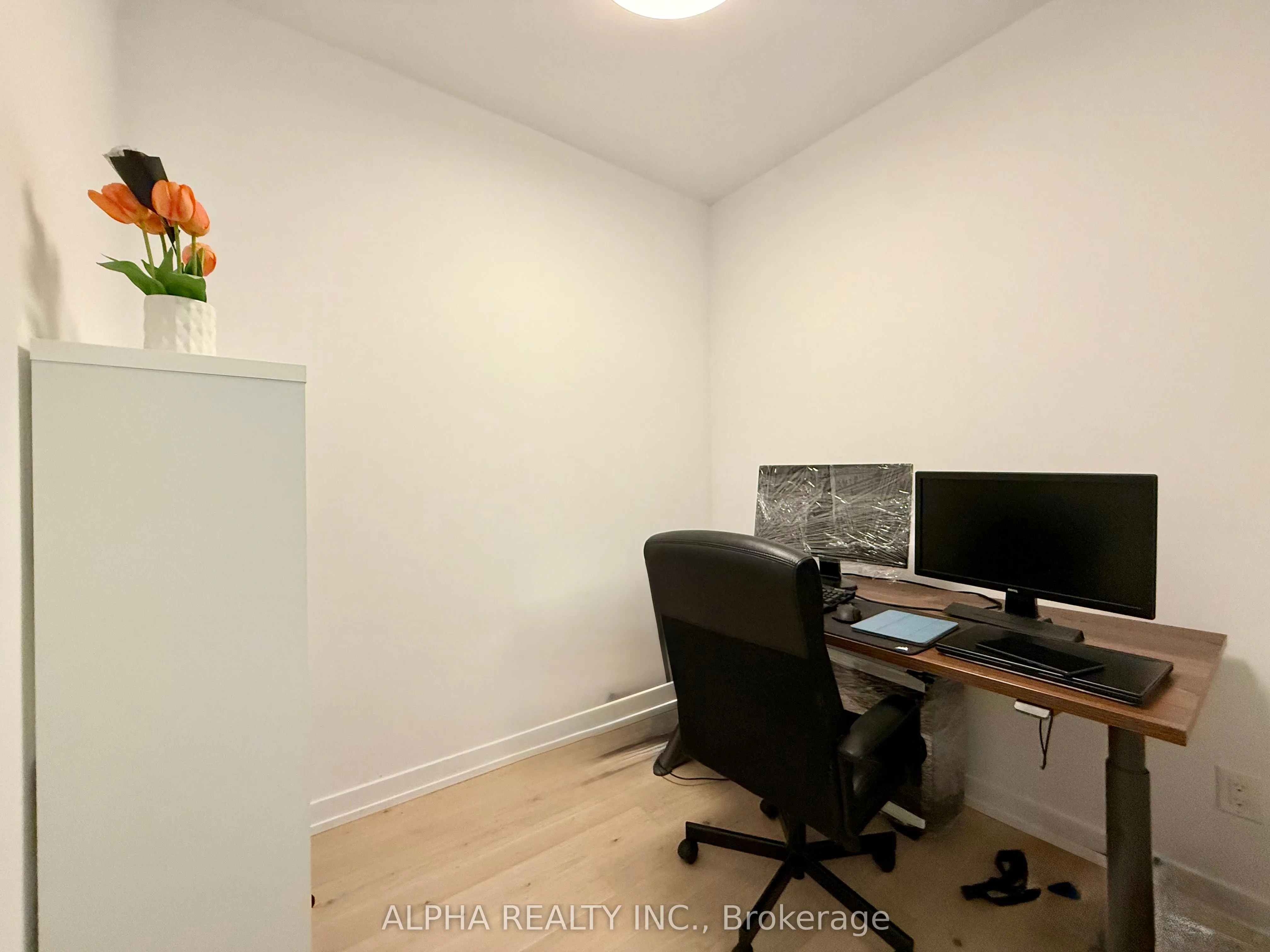 488 University Avenue, #2915