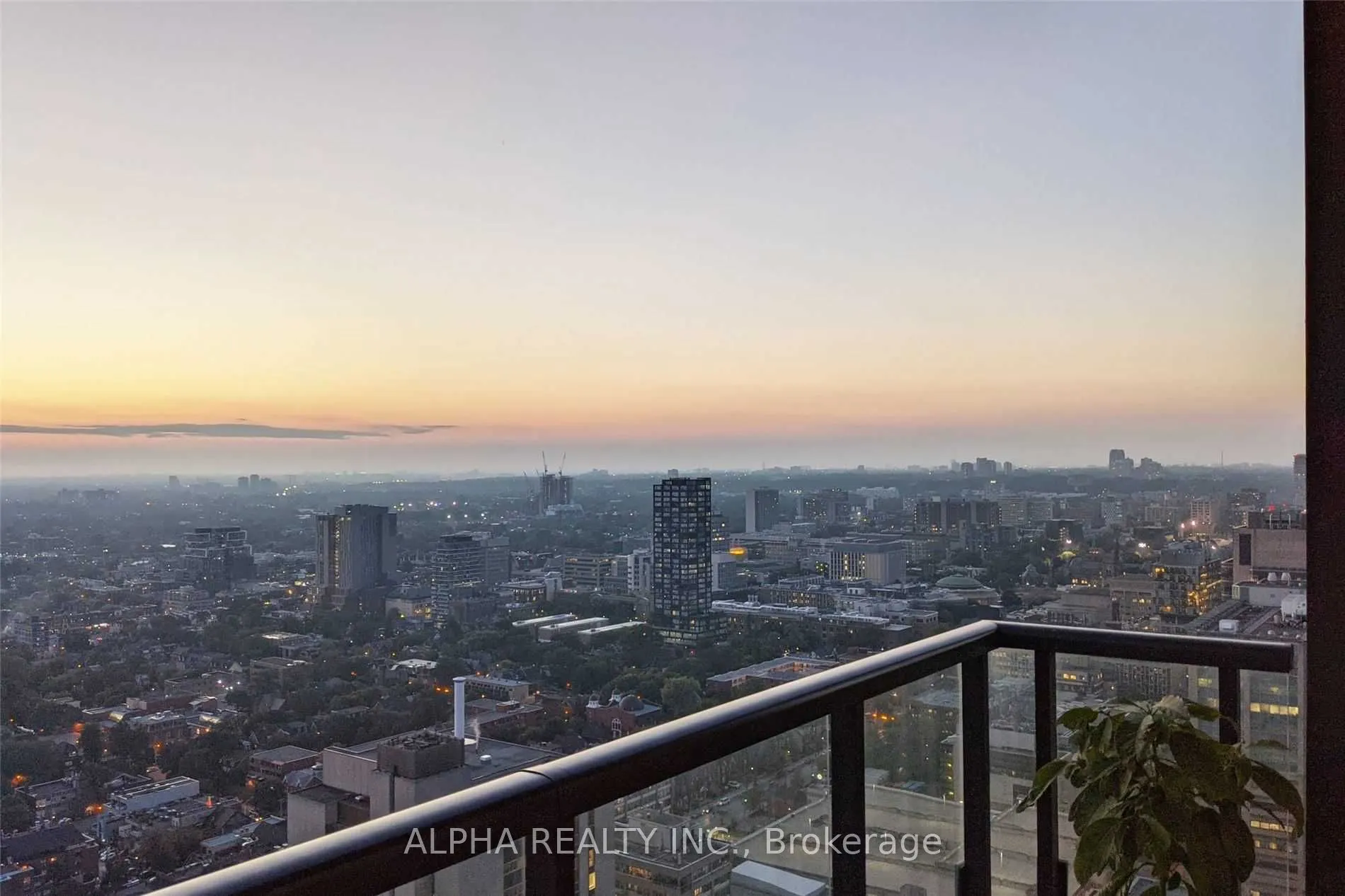 488 University Avenue, #2915