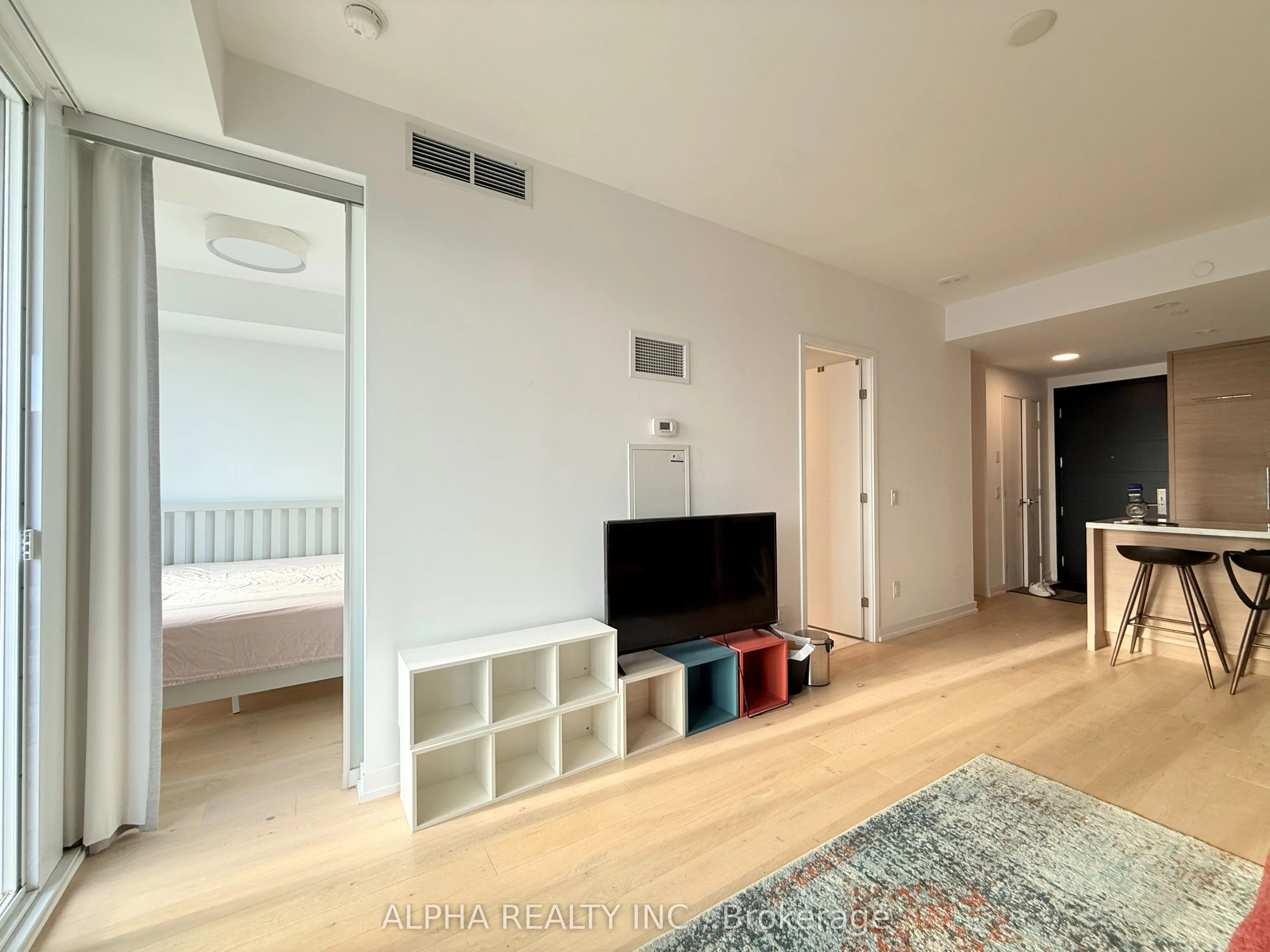 488 University Avenue, #2915