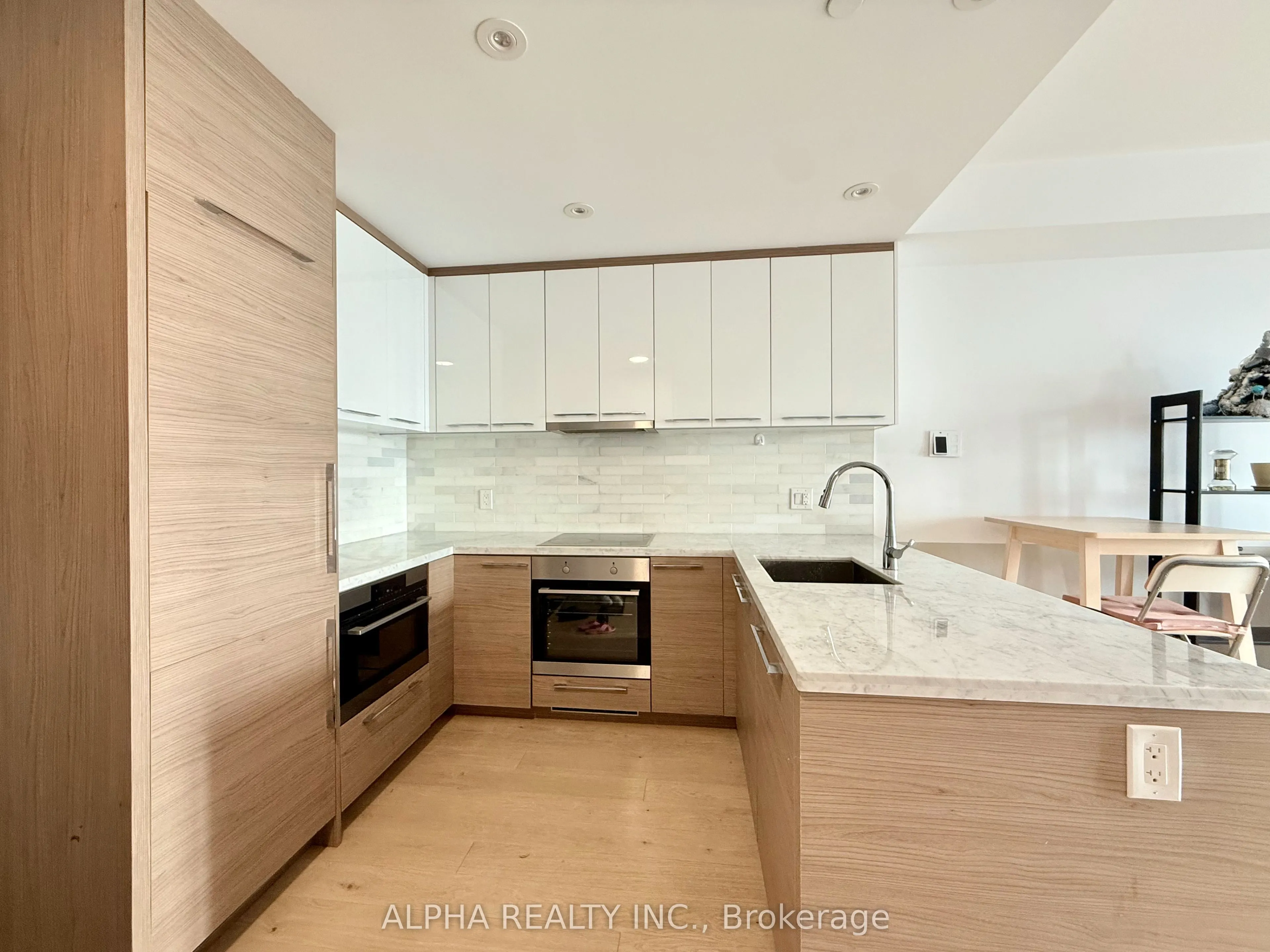 488 University Avenue, #2915